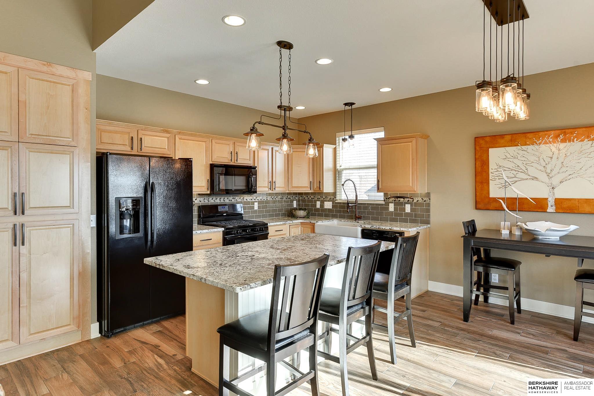 Omaha, Nebraska 68136, United States, 3 Bedrooms Bedrooms, ,3 BathroomsBathrooms,Residential,Pending,88597