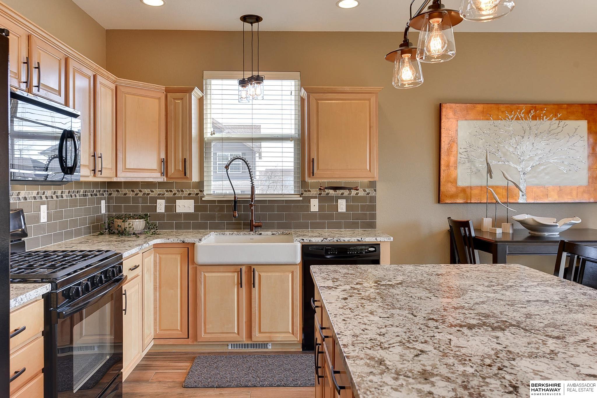 Omaha, Nebraska 68136, United States, 3 Bedrooms Bedrooms, ,3 BathroomsBathrooms,Residential,Pending,88597