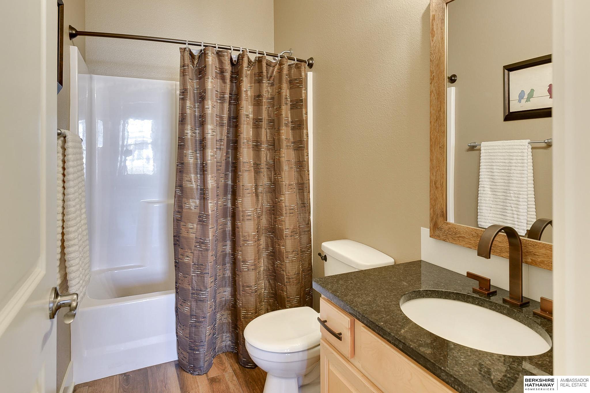 Omaha, Nebraska 68136, United States, 3 Bedrooms Bedrooms, ,3 BathroomsBathrooms,Residential,Pending,88597