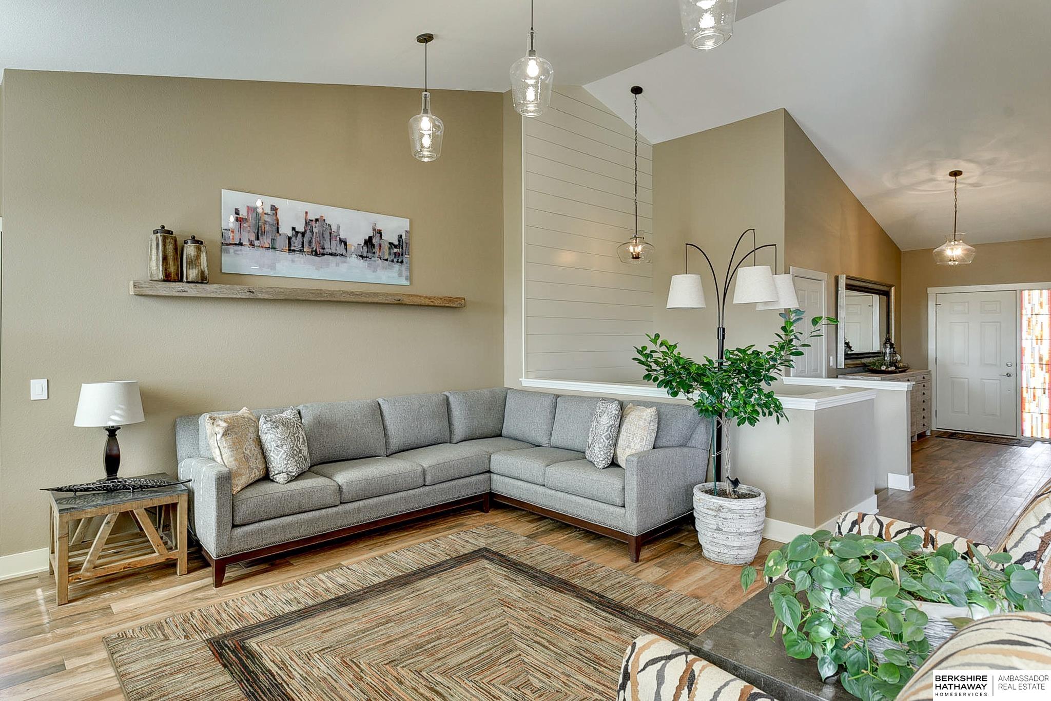 Omaha, Nebraska 68136, United States, 3 Bedrooms Bedrooms, ,3 BathroomsBathrooms,Residential,Pending,88597