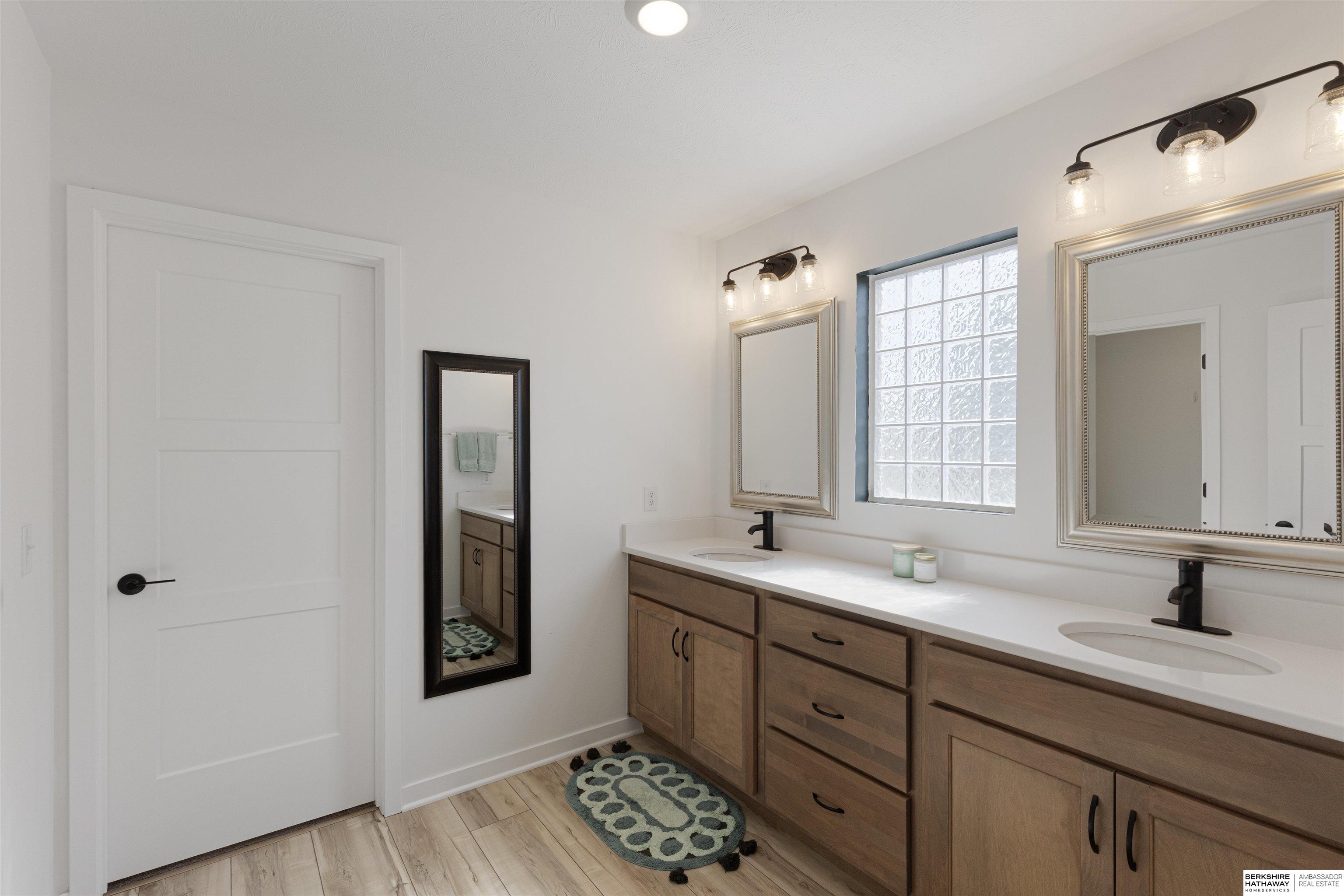 Elkhorn, Nebraska 68022, United States, 5 Bedrooms Bedrooms, ,4 BathroomsBathrooms,Residential,Active,88602