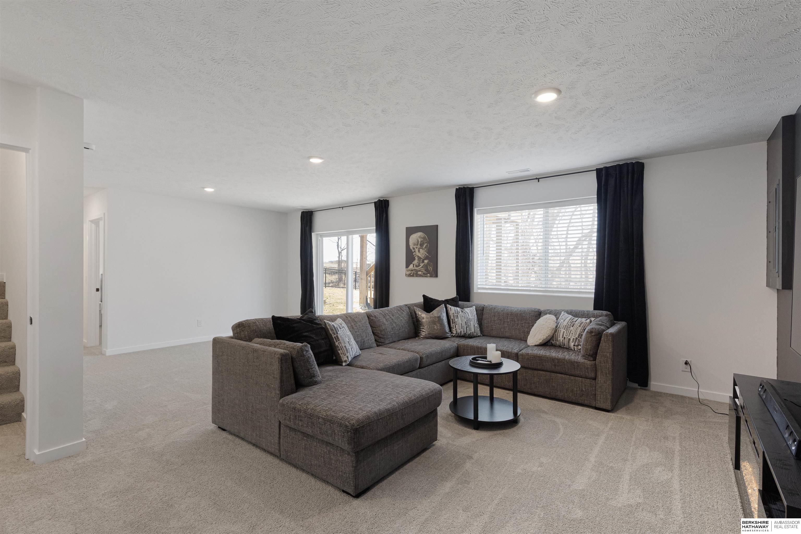 Elkhorn, Nebraska 68022, United States, 5 Bedrooms Bedrooms, ,4 BathroomsBathrooms,Residential,Active,88602