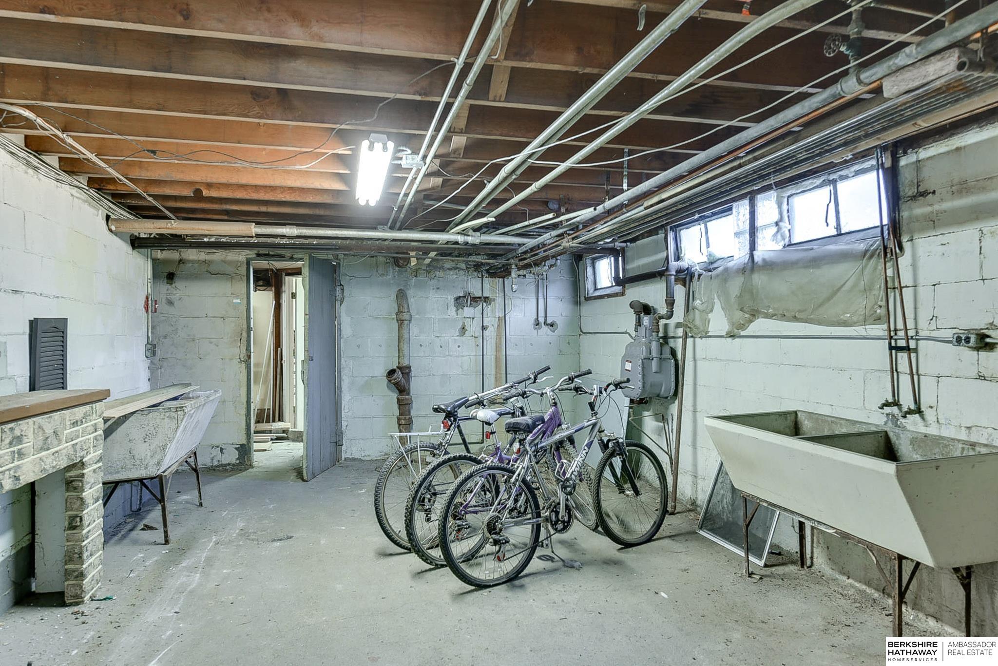 Omaha, Nebraska 68131, United States, 2 Bedrooms Bedrooms, ,2 BathroomsBathrooms,Residential,Active,92202