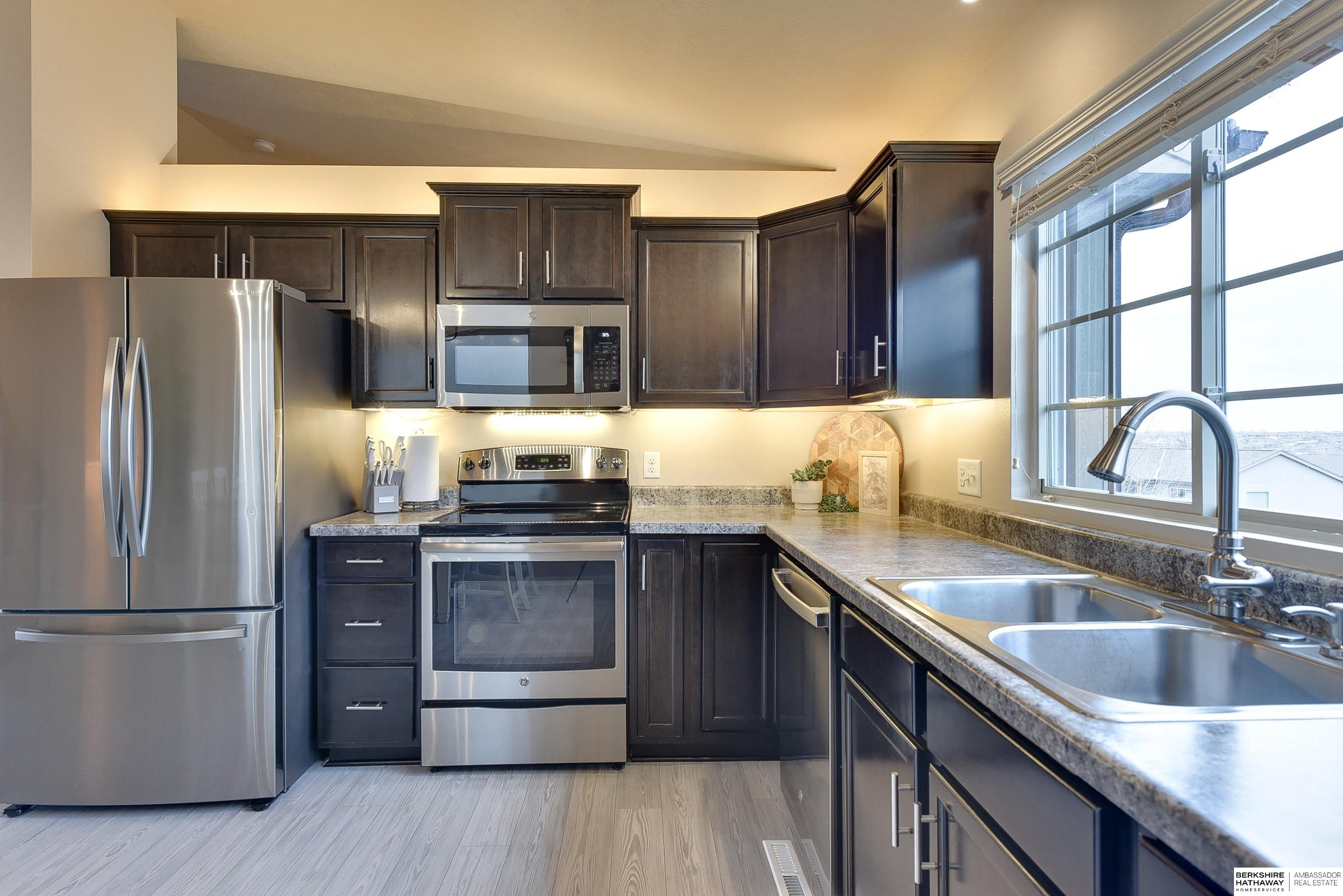 Omaha, Nebraska 68142, United States, 3 Bedrooms Bedrooms, ,3 BathroomsBathrooms,Residential,Pending,102525