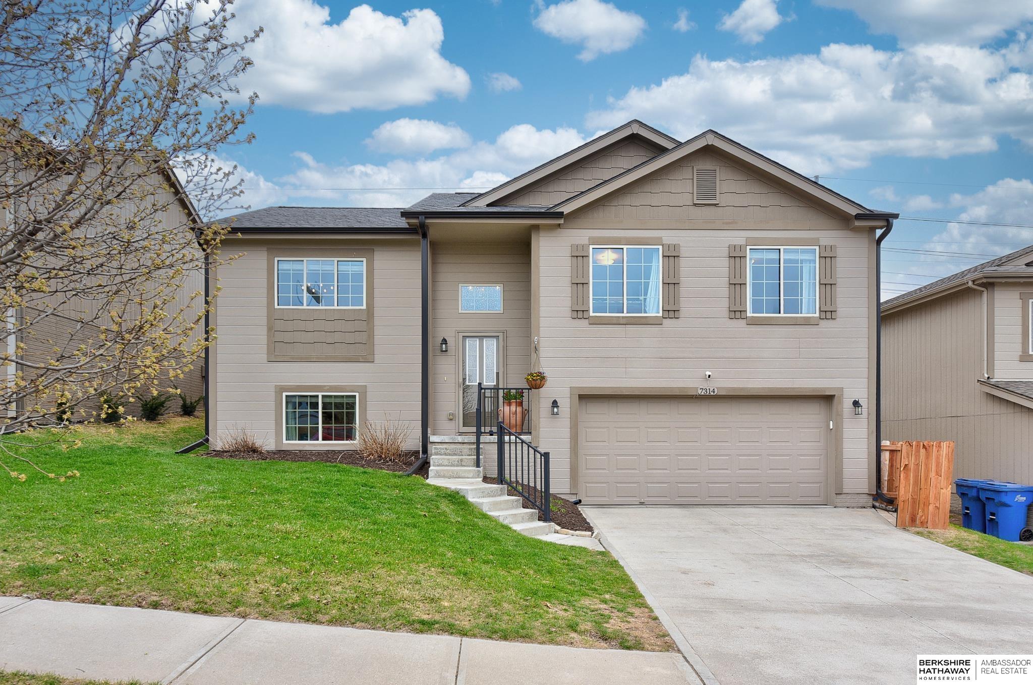 Omaha, Nebraska 68142, United States, 3 Bedrooms Bedrooms, ,3 BathroomsBathrooms,Residential,Pending,102525