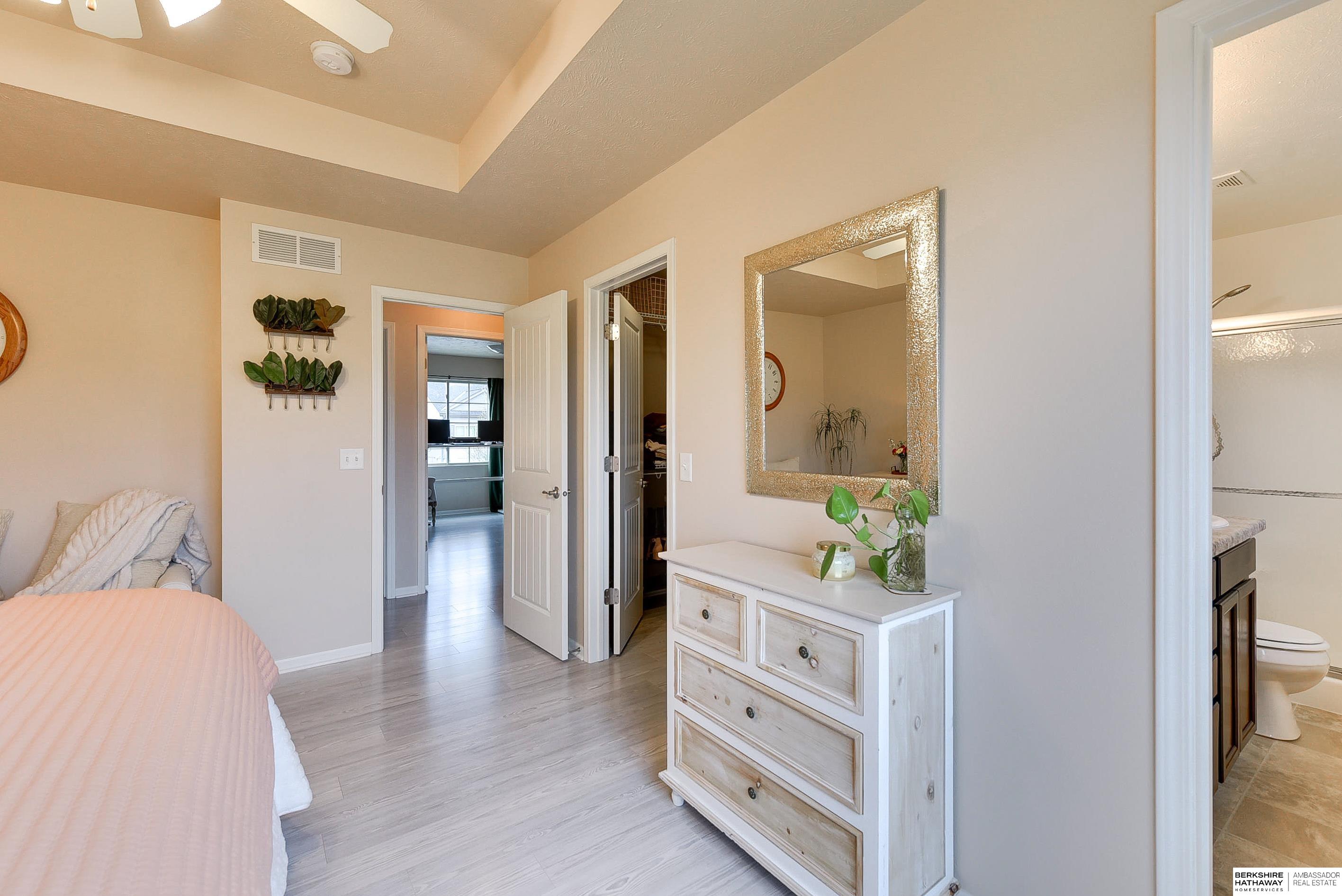 Omaha, Nebraska 68142, United States, 3 Bedrooms Bedrooms, ,3 BathroomsBathrooms,Residential,Pending,102525