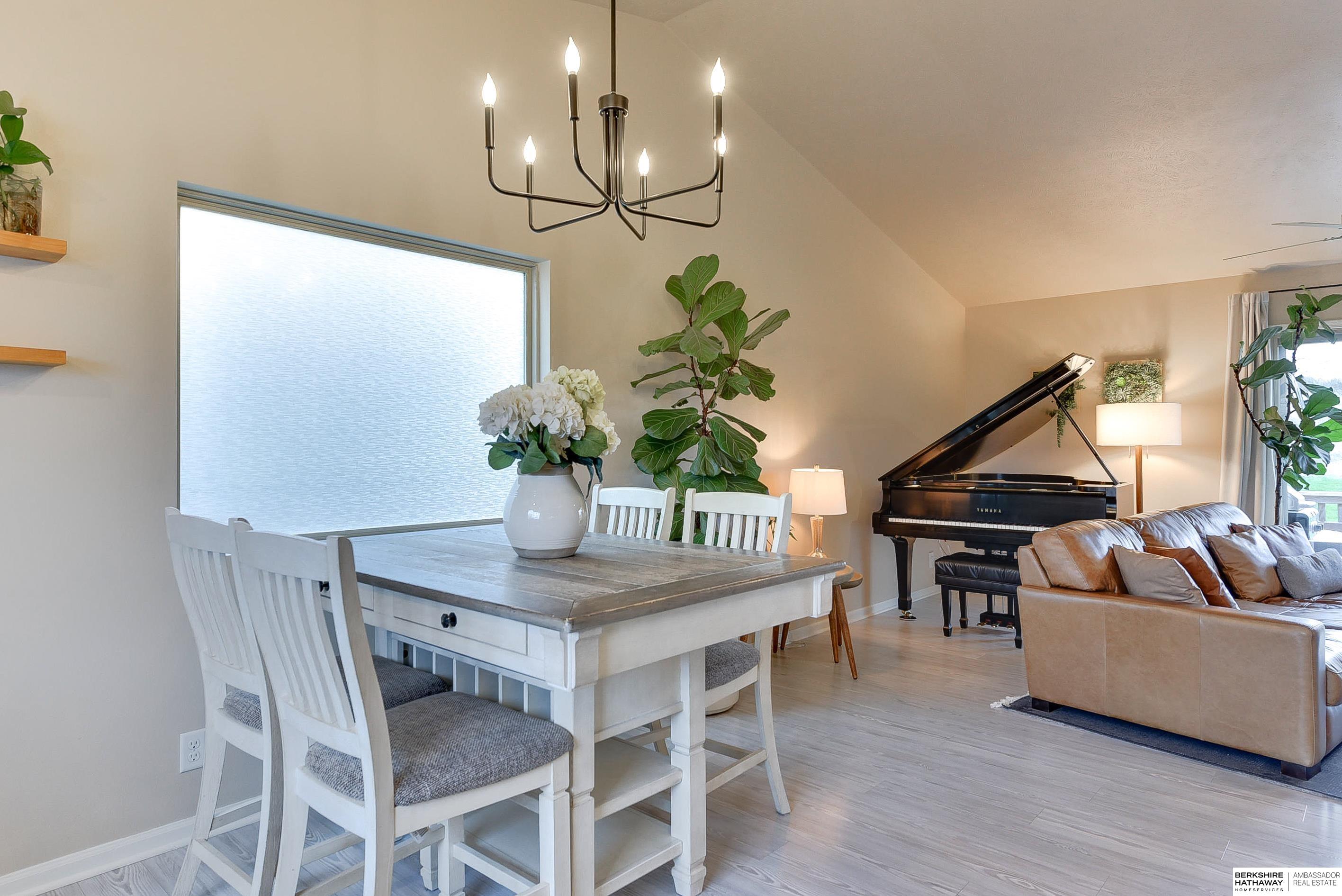 Omaha, Nebraska 68142, United States, 3 Bedrooms Bedrooms, ,3 BathroomsBathrooms,Residential,Pending,102525