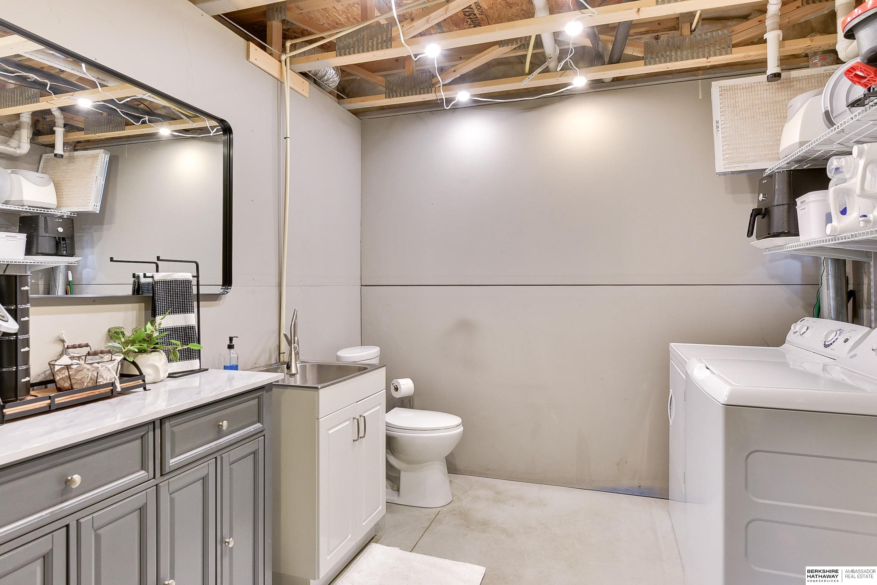 Omaha, Nebraska 68142, United States, 3 Bedrooms Bedrooms, ,3 BathroomsBathrooms,Residential,Pending,102525