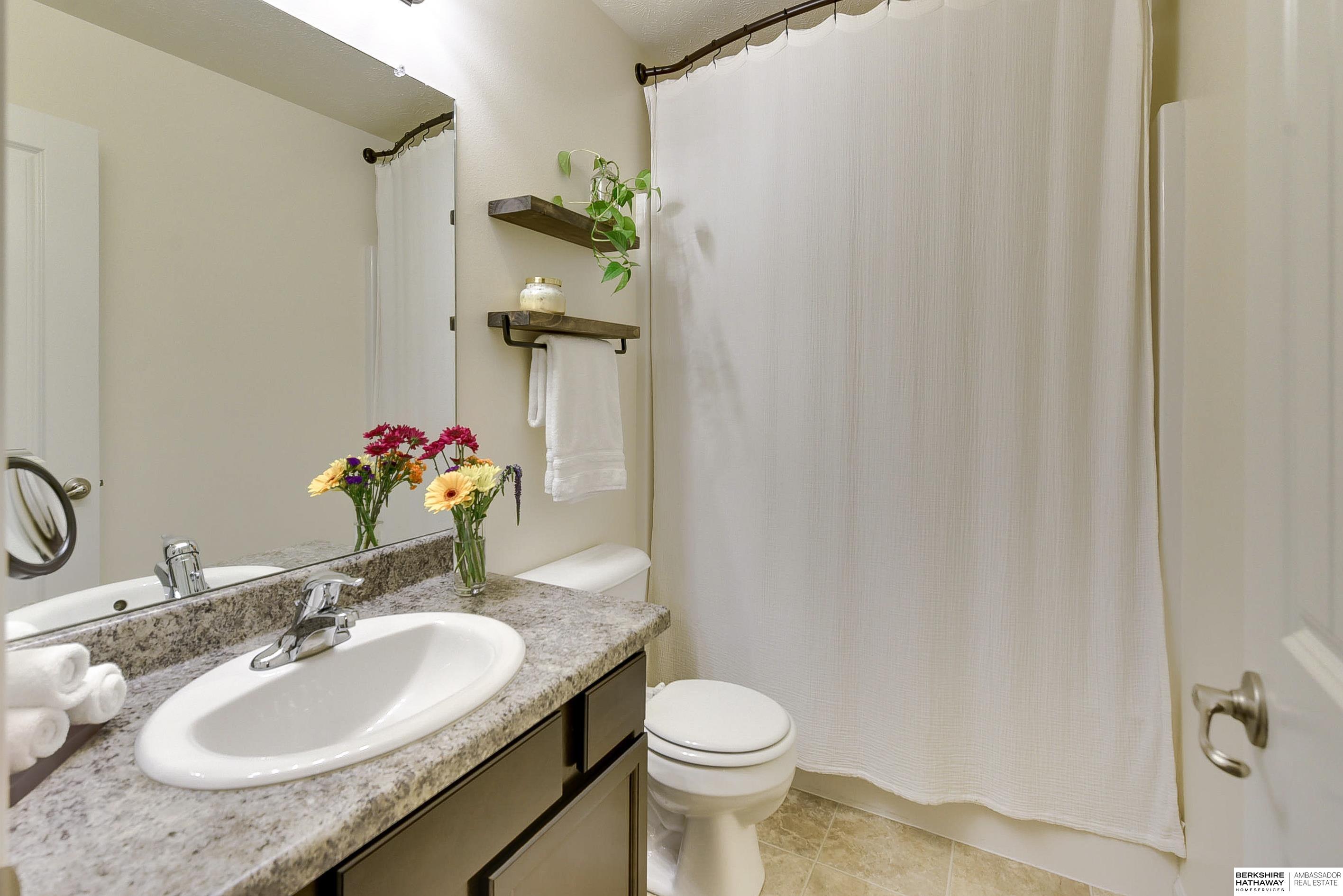 Omaha, Nebraska 68142, United States, 3 Bedrooms Bedrooms, ,3 BathroomsBathrooms,Residential,Pending,102525