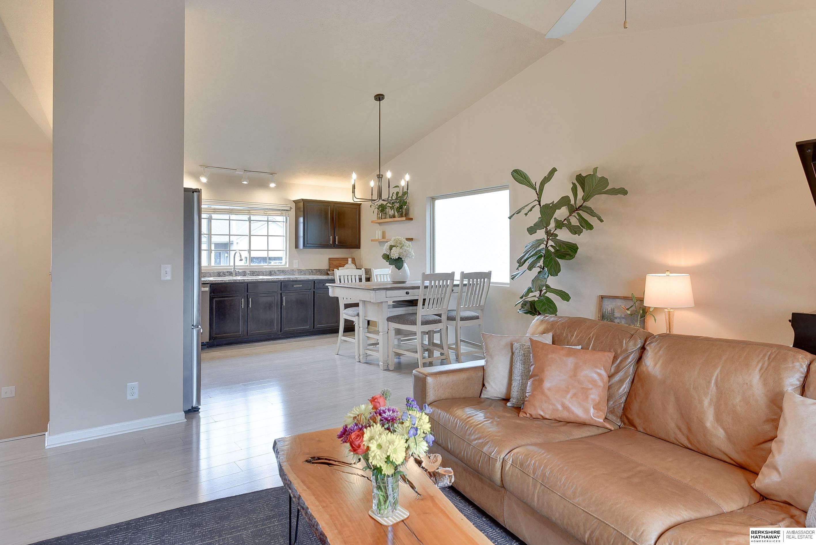 Omaha, Nebraska 68142, United States, 3 Bedrooms Bedrooms, ,3 BathroomsBathrooms,Residential,Pending,102525