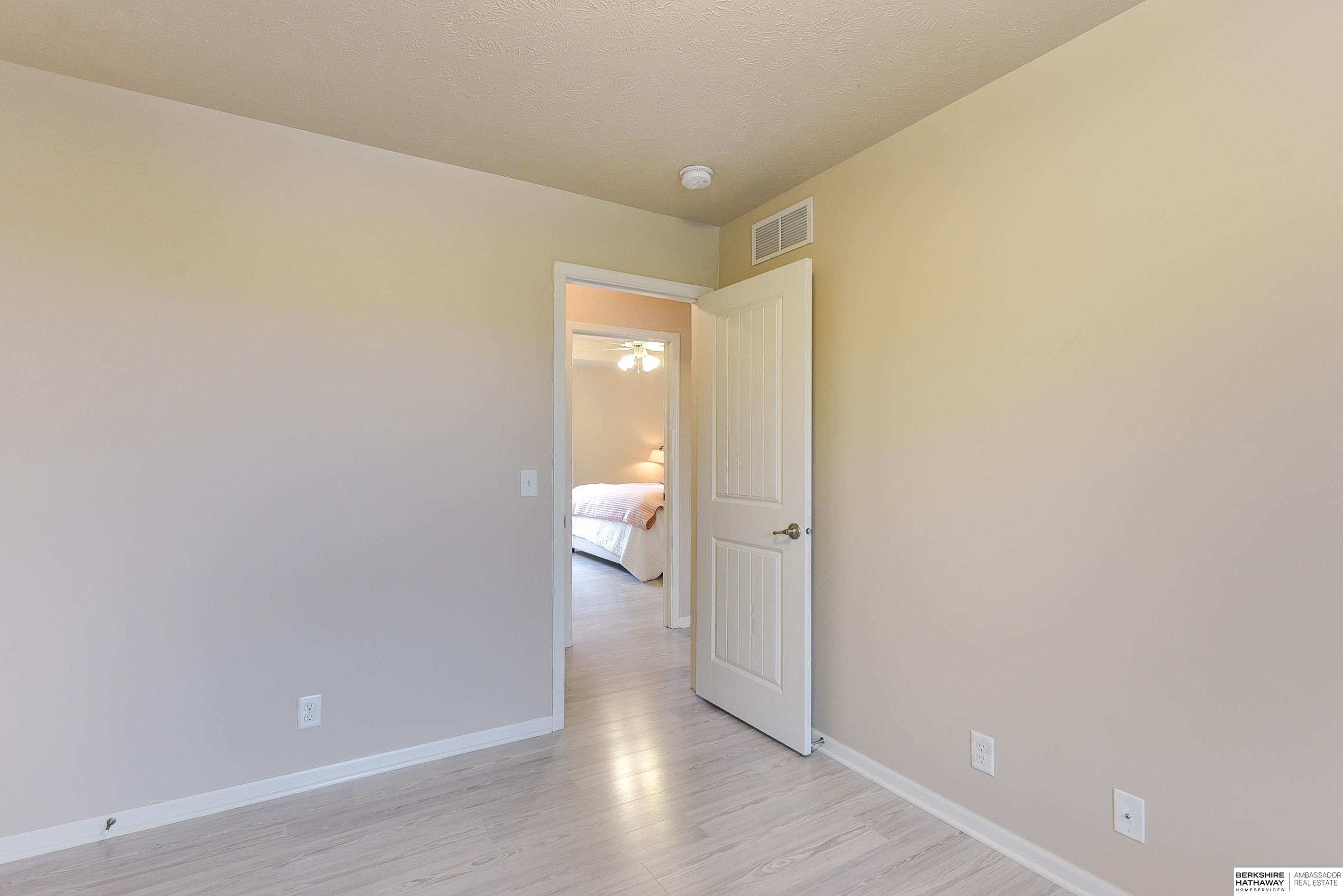 Omaha, Nebraska 68142, United States, 3 Bedrooms Bedrooms, ,3 BathroomsBathrooms,Residential,Pending,102525