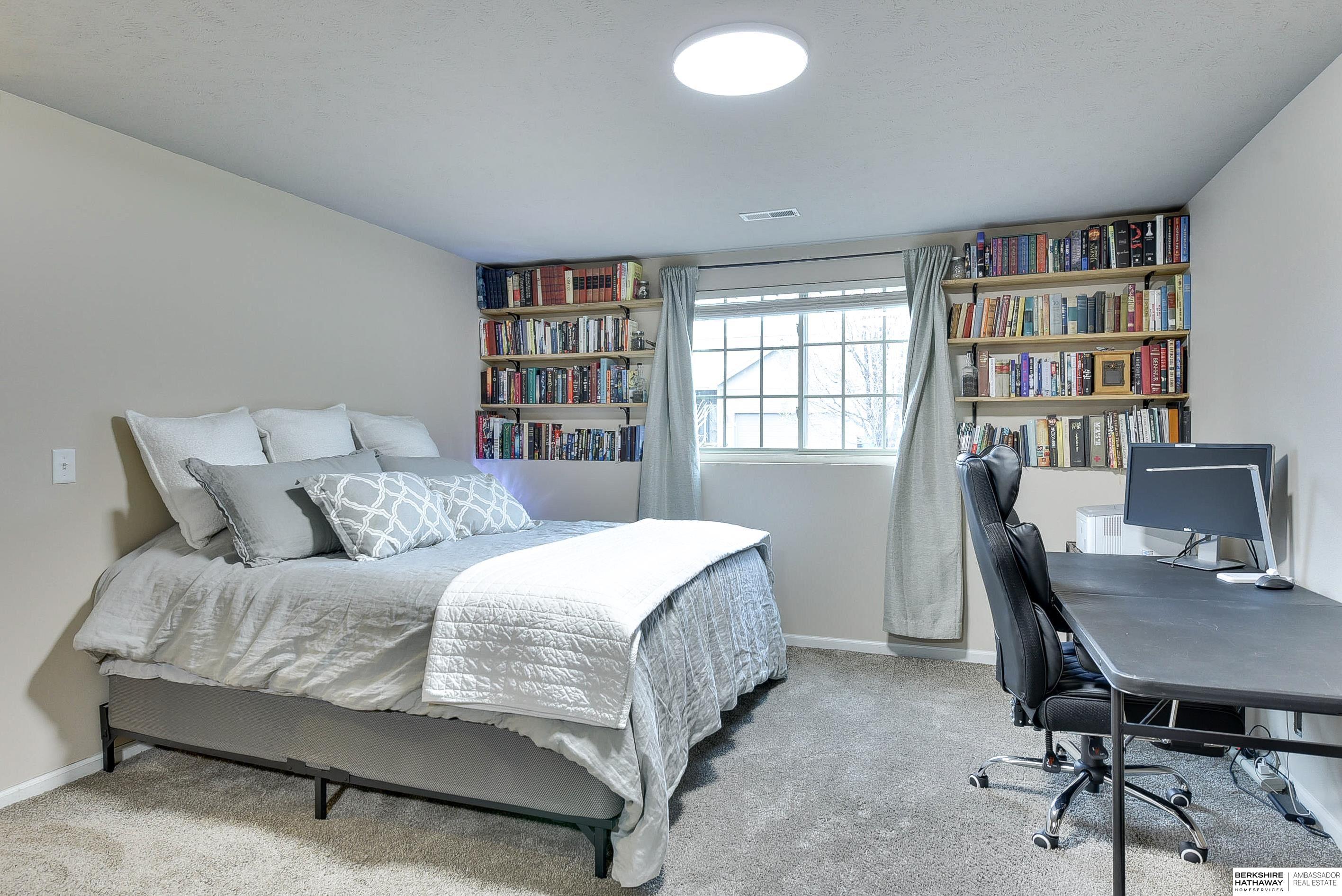 Omaha, Nebraska 68142, United States, 3 Bedrooms Bedrooms, ,3 BathroomsBathrooms,Residential,Pending,102525