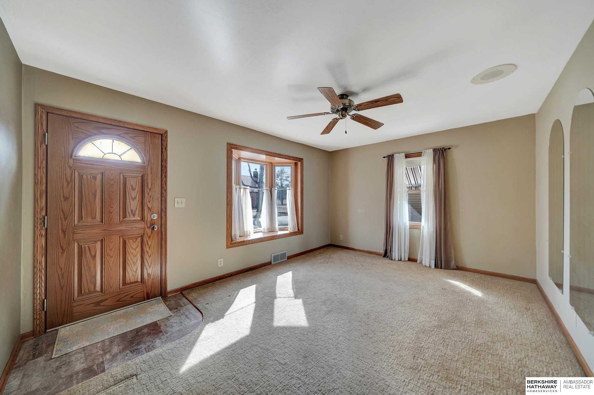 Lincoln, Nebraska 68506, United States, 3 Bedrooms Bedrooms, ,1 BathroomBathrooms,Residential,Pending,108436