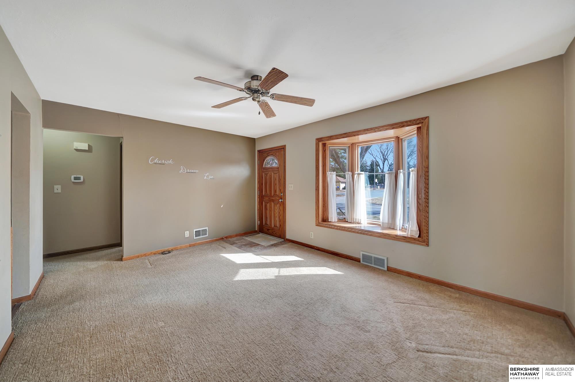 Lincoln, Nebraska 68506, United States, 3 Bedrooms Bedrooms, ,1 BathroomBathrooms,Residential,Pending,108436