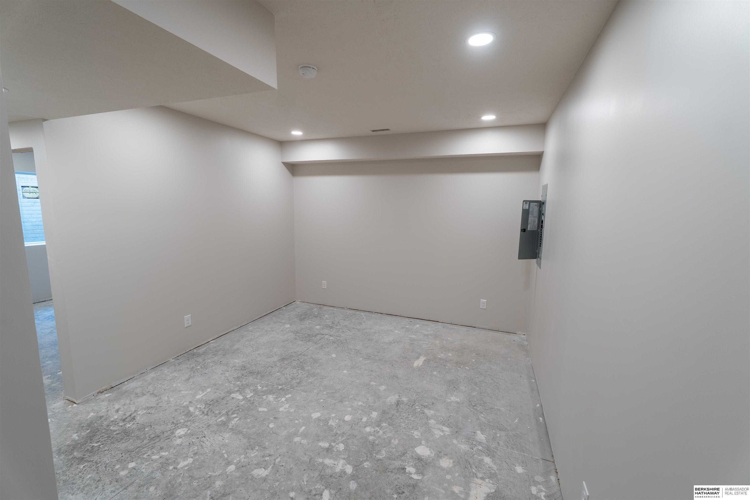 Omaha, Nebraska 68117, United States, 4 Bedrooms Bedrooms, ,4 BathroomsBathrooms,Residential,Active,89756