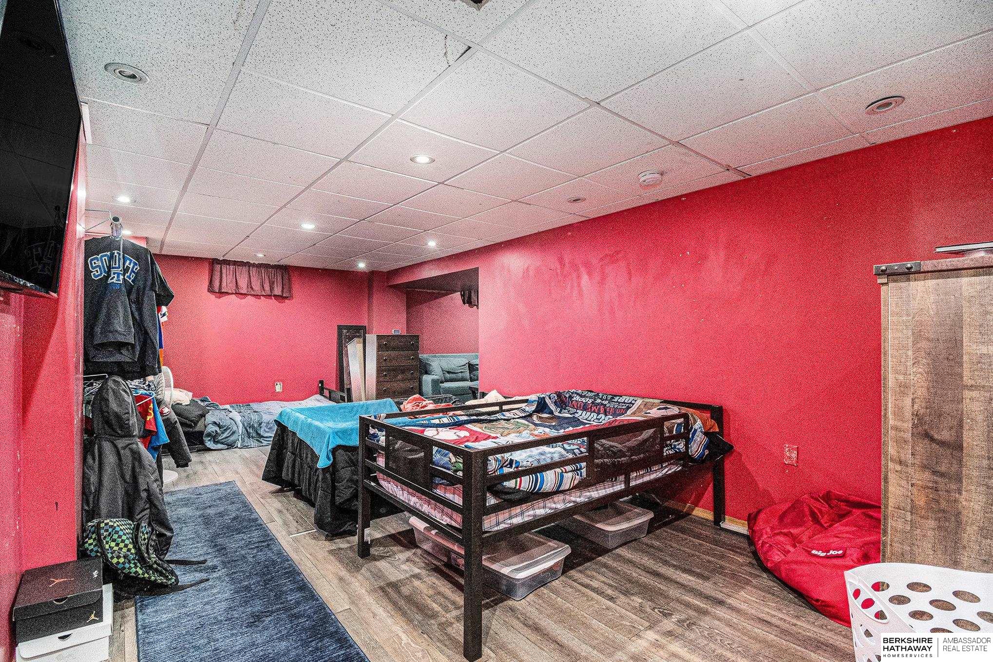 Omaha, Nebraska 68111, United States, 3 Bedrooms Bedrooms, ,2 BathroomsBathrooms,Residential,Pending,34626