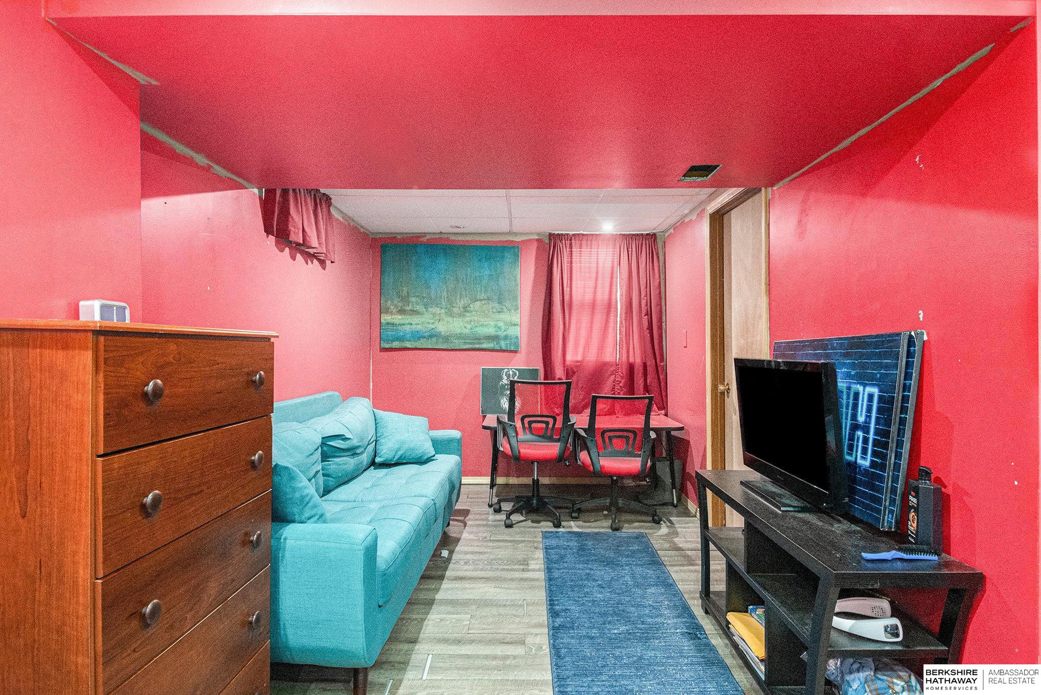 Omaha, Nebraska 68111, United States, 3 Bedrooms Bedrooms, ,2 BathroomsBathrooms,Residential,Pending,34626