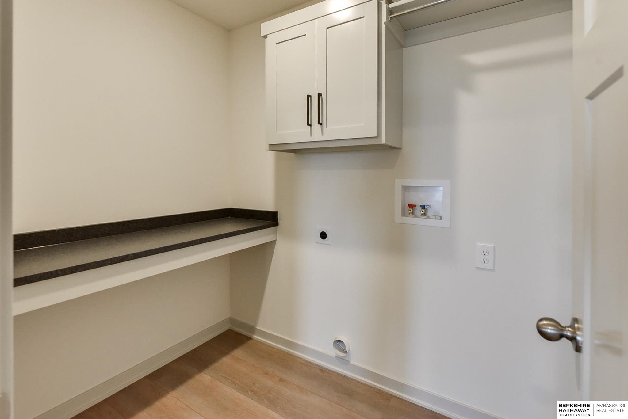 Papillion, Nebraska 68046, United States, 4 Bedrooms Bedrooms, ,4 BathroomsBathrooms,Residential,Active,36364