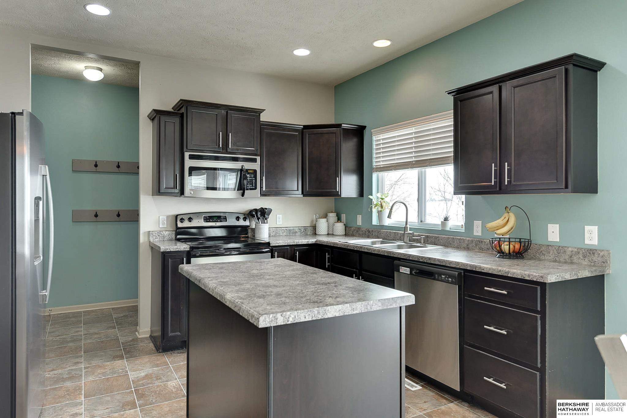 Bellevue, Nebraska 68123, United States, 4 Bedrooms Bedrooms, ,4 BathroomsBathrooms,Residential,Pending,2396