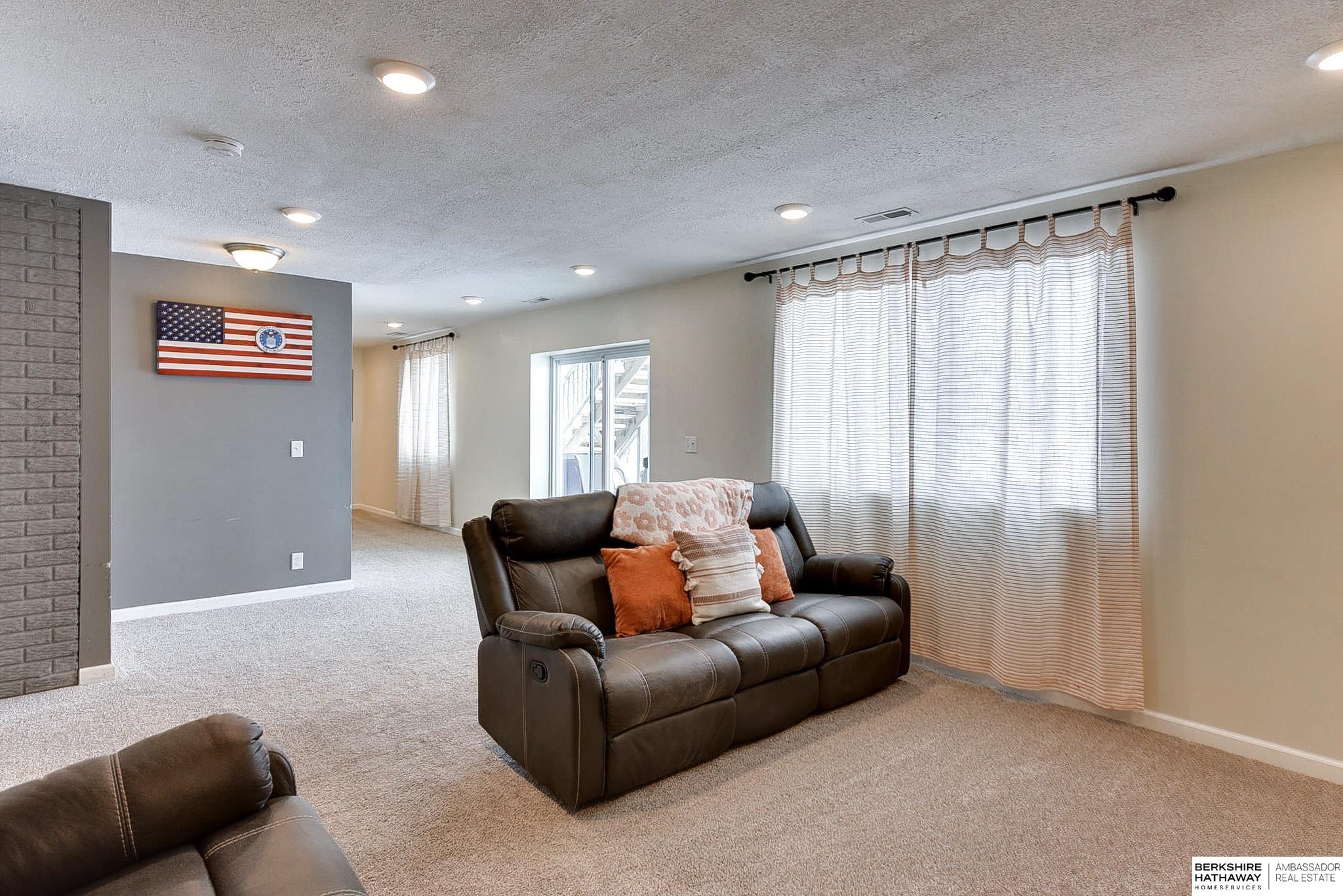 Bellevue, Nebraska 68123, United States, 4 Bedrooms Bedrooms, ,4 BathroomsBathrooms,Residential,Pending,2396