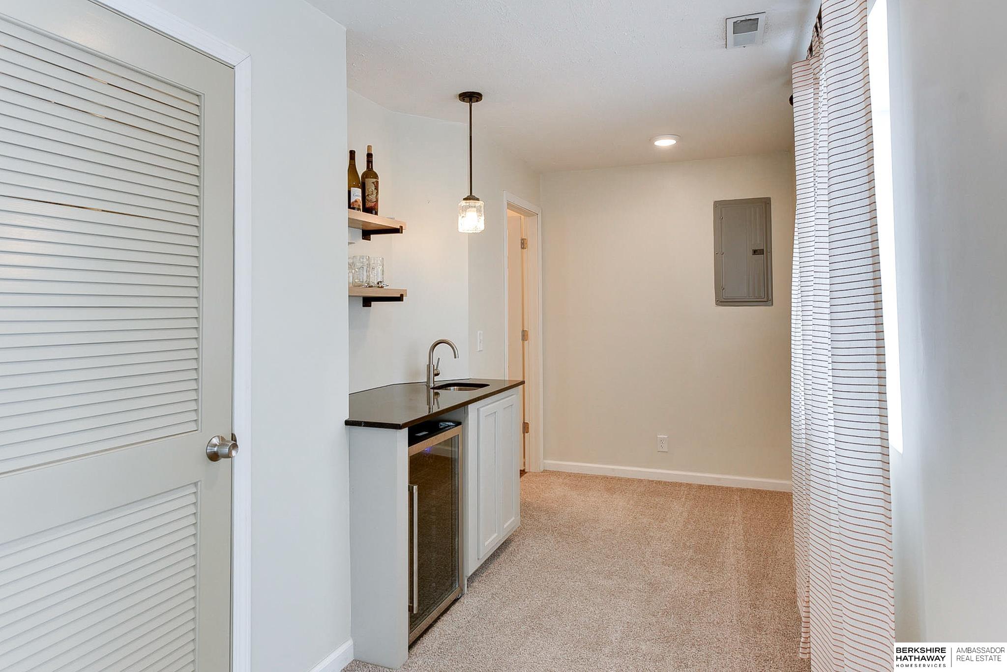 Bellevue, Nebraska 68123, United States, 4 Bedrooms Bedrooms, ,4 BathroomsBathrooms,Residential,Pending,2396