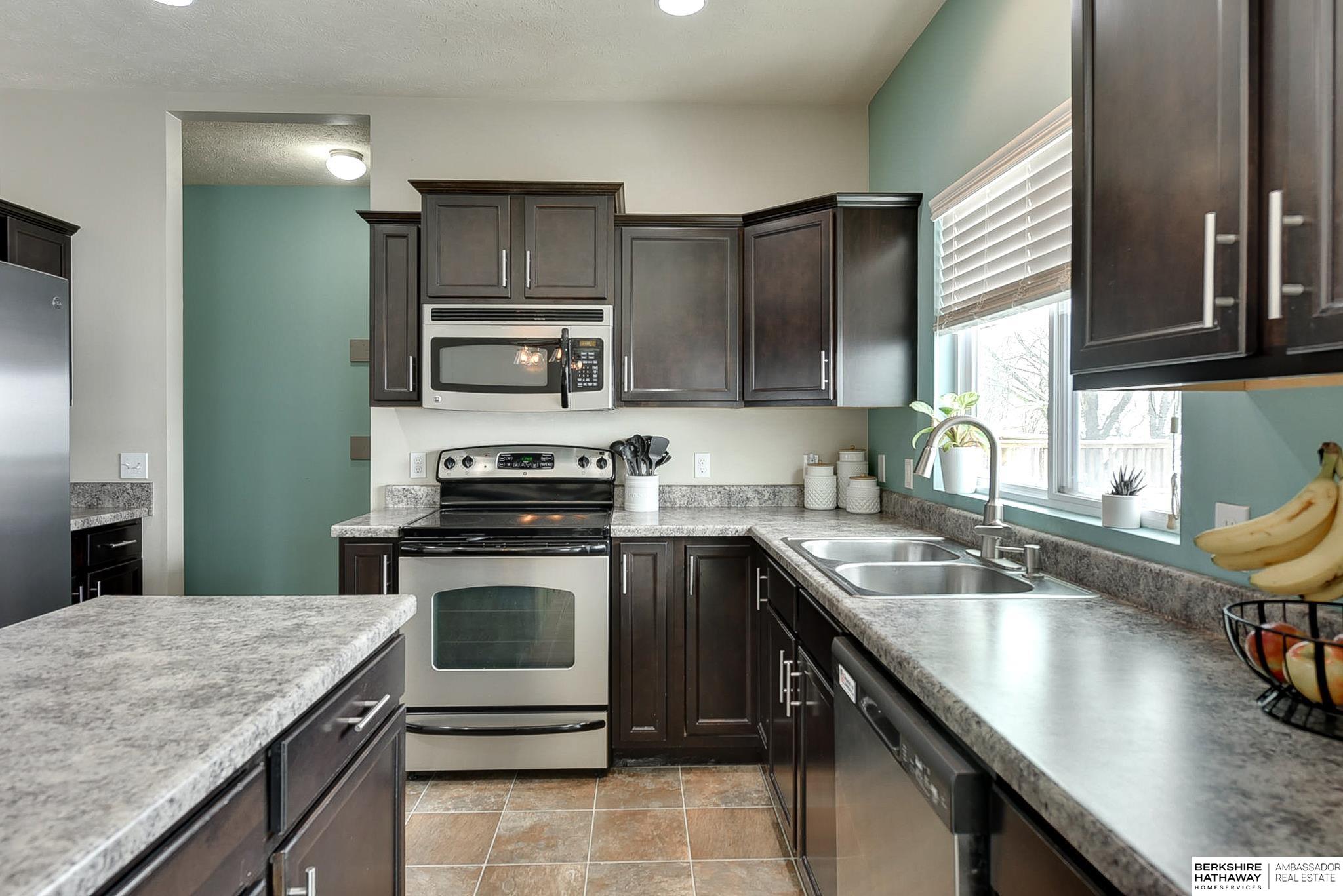 Bellevue, Nebraska 68123, United States, 4 Bedrooms Bedrooms, ,4 BathroomsBathrooms,Residential,Pending,2396