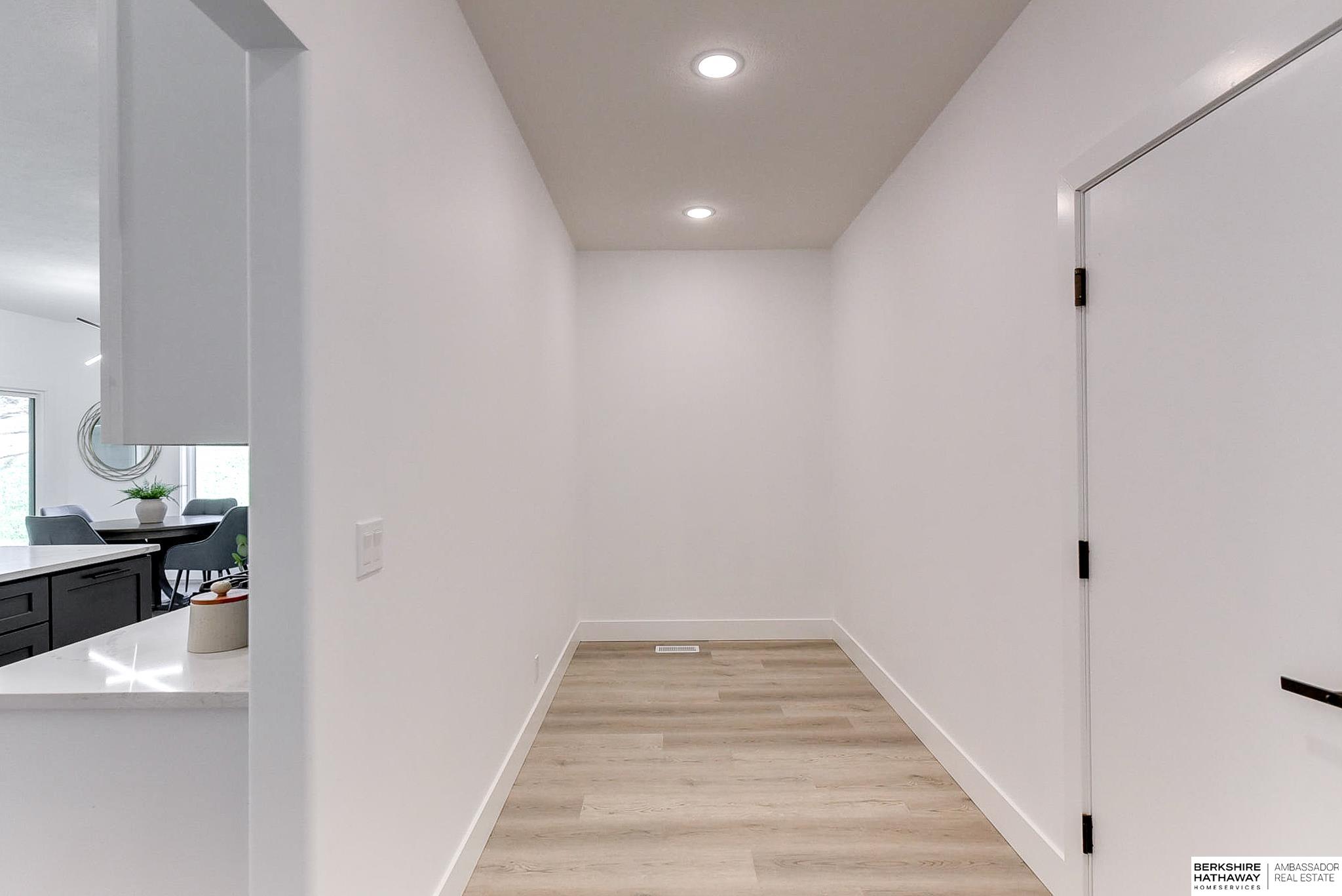 Gretna, Nebraska 68028, United States, 5 Bedrooms Bedrooms, ,4 BathroomsBathrooms,Residential,Pending,28126