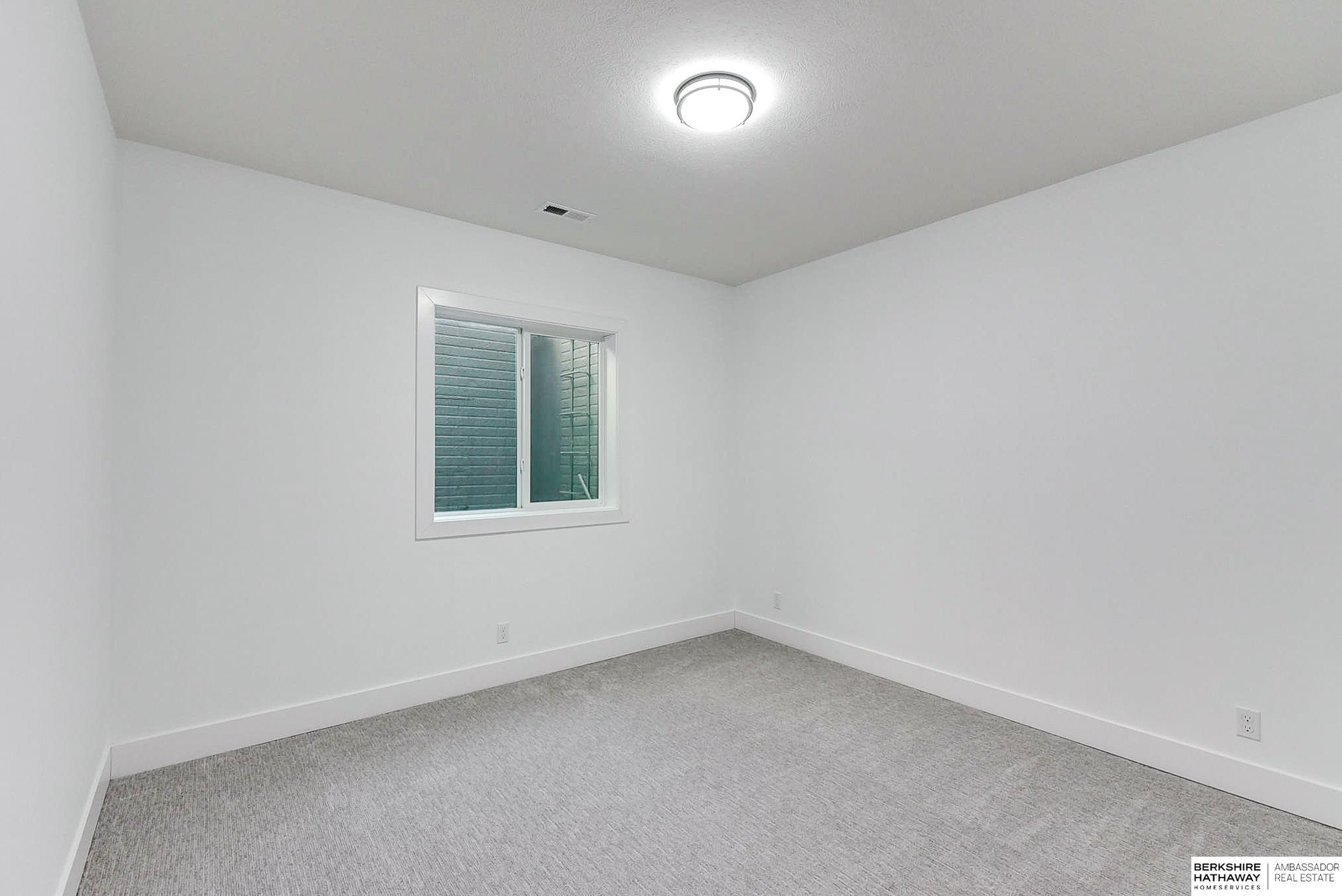 Gretna, Nebraska 68028, United States, 5 Bedrooms Bedrooms, ,4 BathroomsBathrooms,Residential,Pending,28126