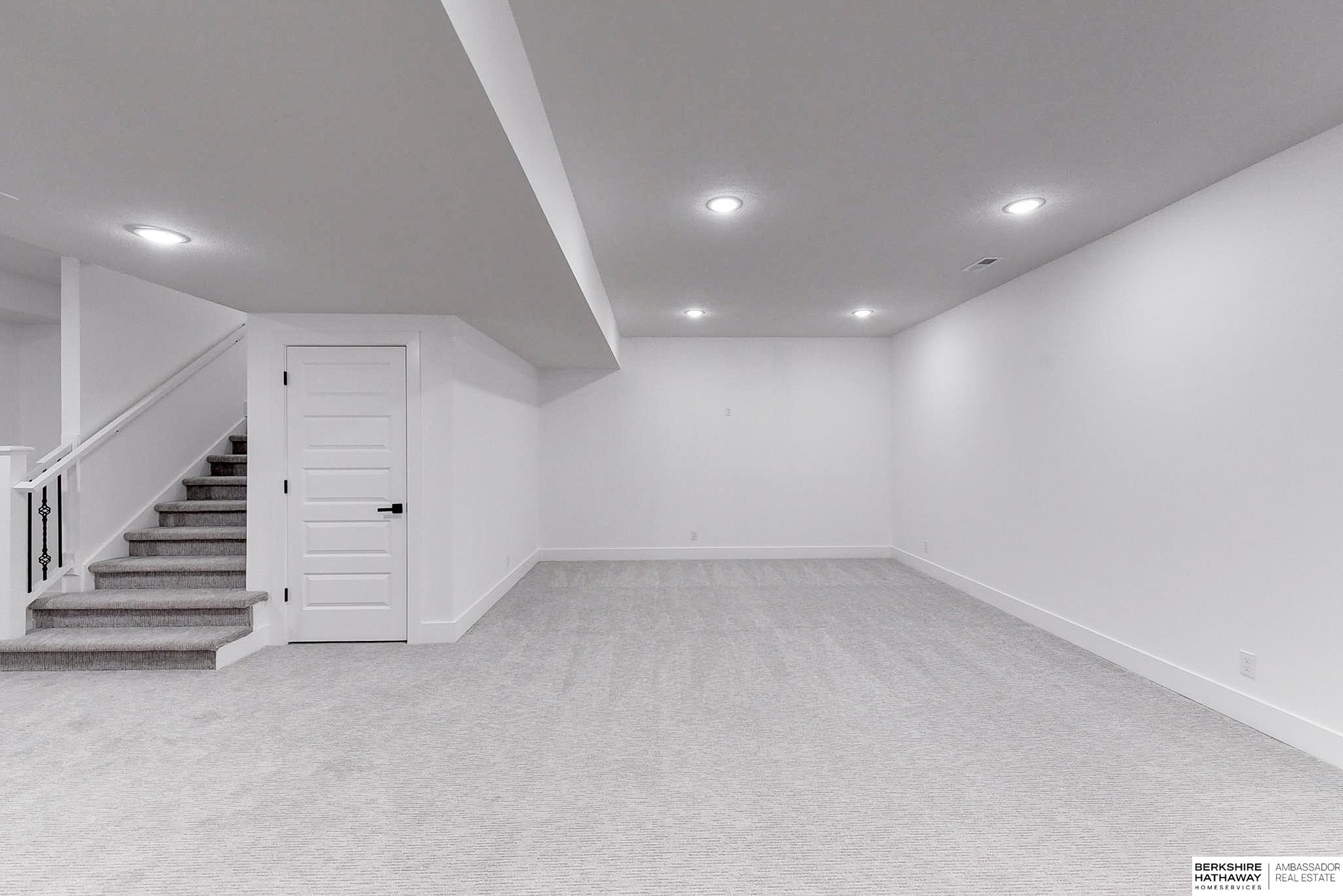 Gretna, Nebraska 68028, United States, 5 Bedrooms Bedrooms, ,4 BathroomsBathrooms,Residential,Pending,28126