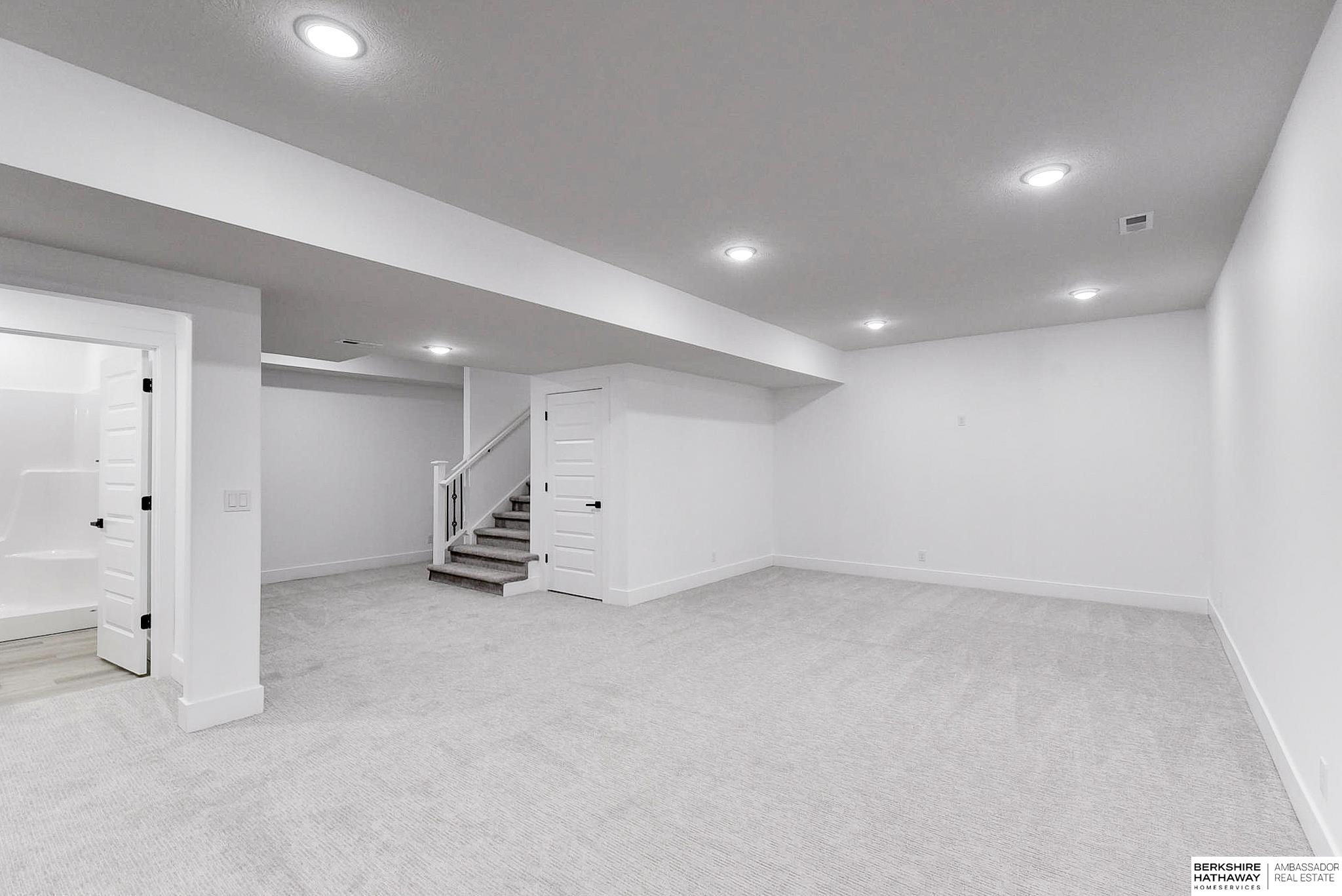 Gretna, Nebraska 68028, United States, 5 Bedrooms Bedrooms, ,4 BathroomsBathrooms,Residential,Pending,28126