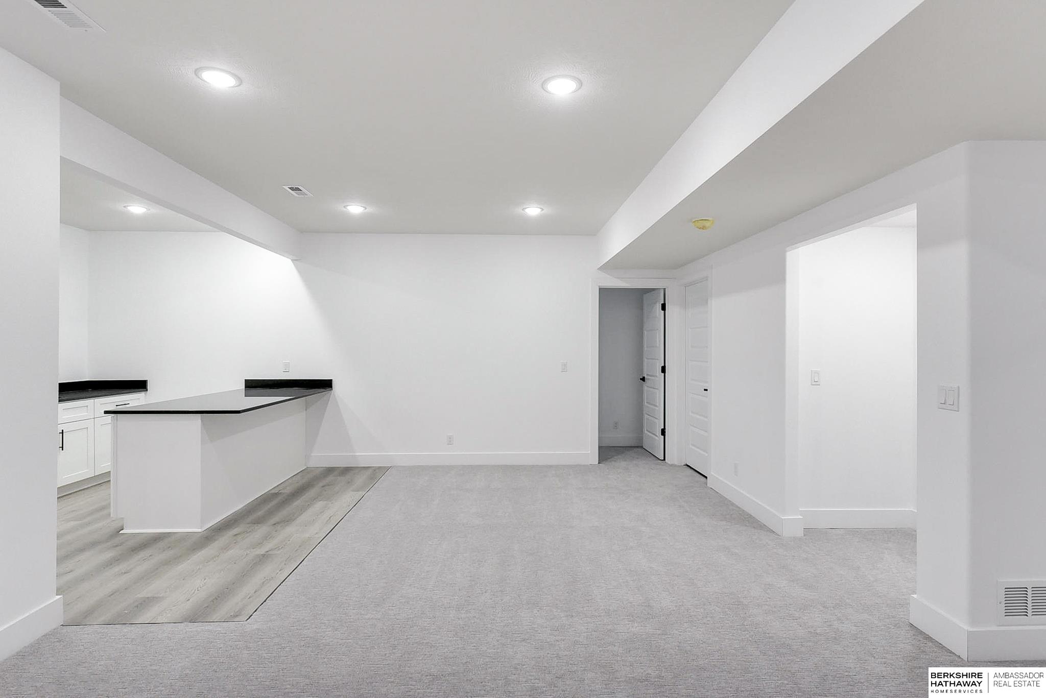 Gretna, Nebraska 68028, United States, 5 Bedrooms Bedrooms, ,4 BathroomsBathrooms,Residential,Pending,28126