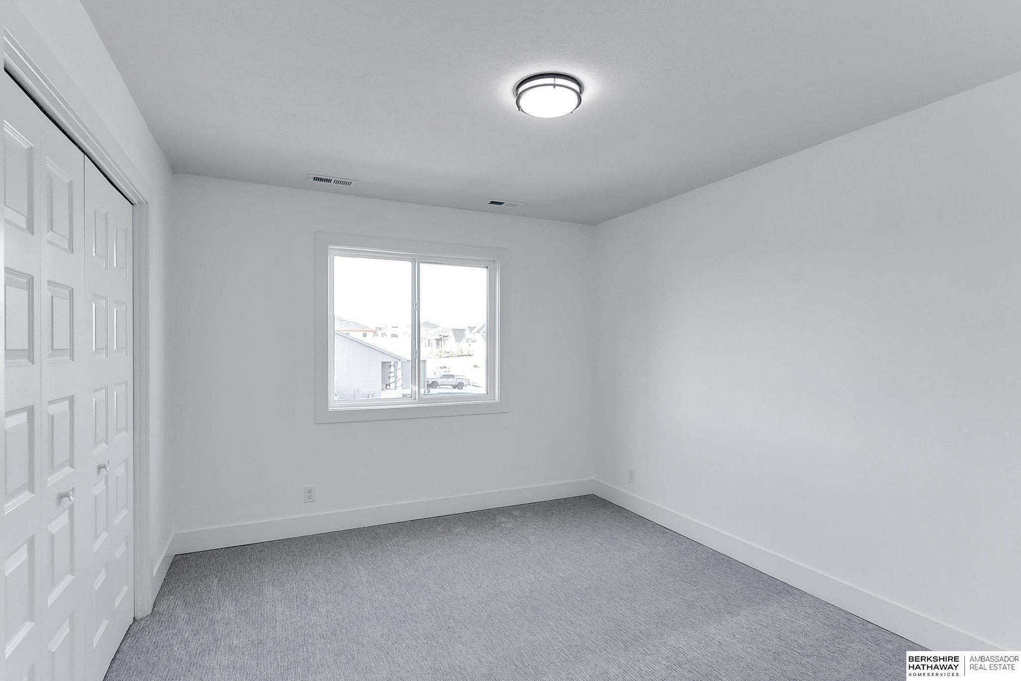 Gretna, Nebraska 68028, United States, 5 Bedrooms Bedrooms, ,4 BathroomsBathrooms,Residential,Pending,28126