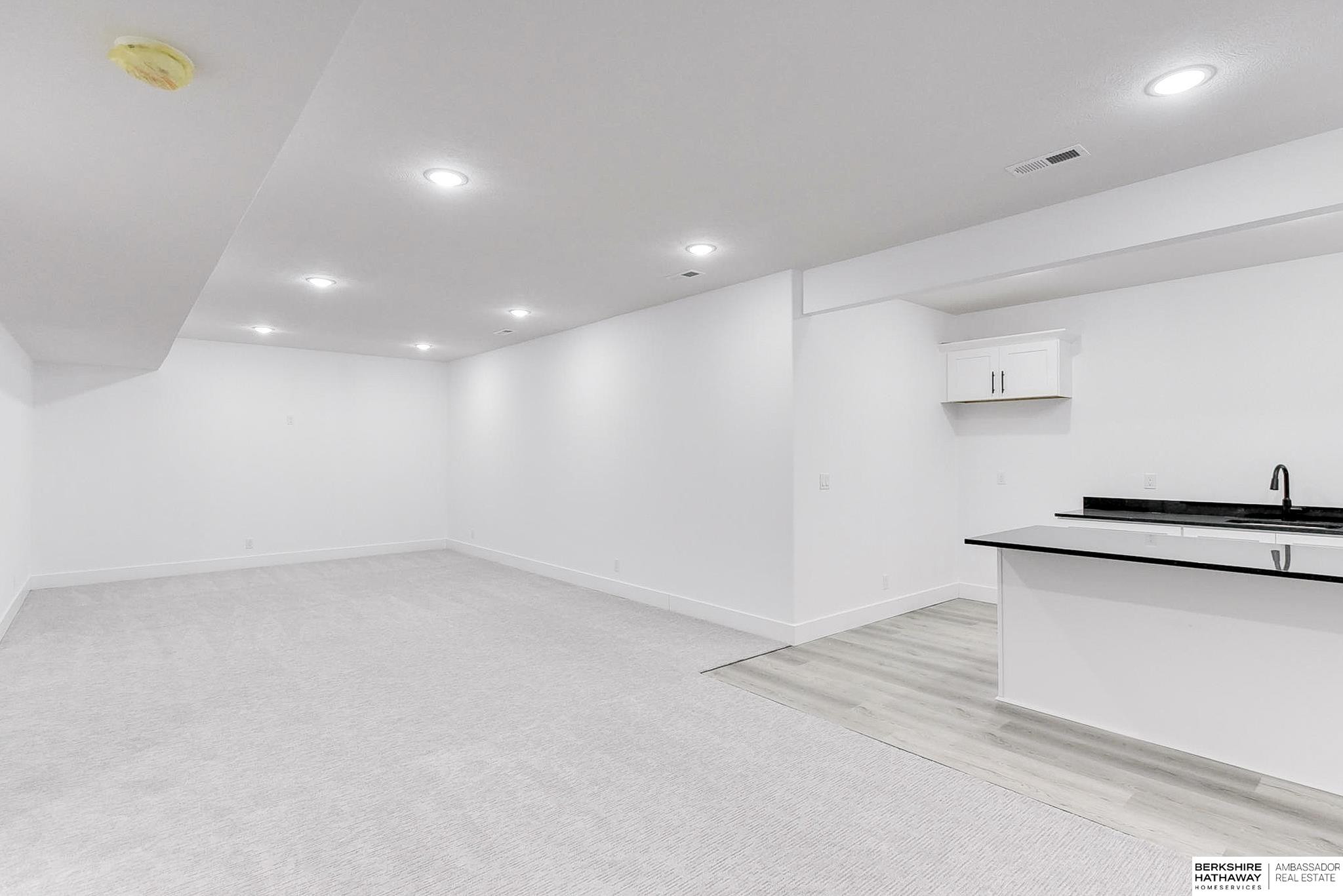 Gretna, Nebraska 68028, United States, 5 Bedrooms Bedrooms, ,4 BathroomsBathrooms,Residential,Pending,28126