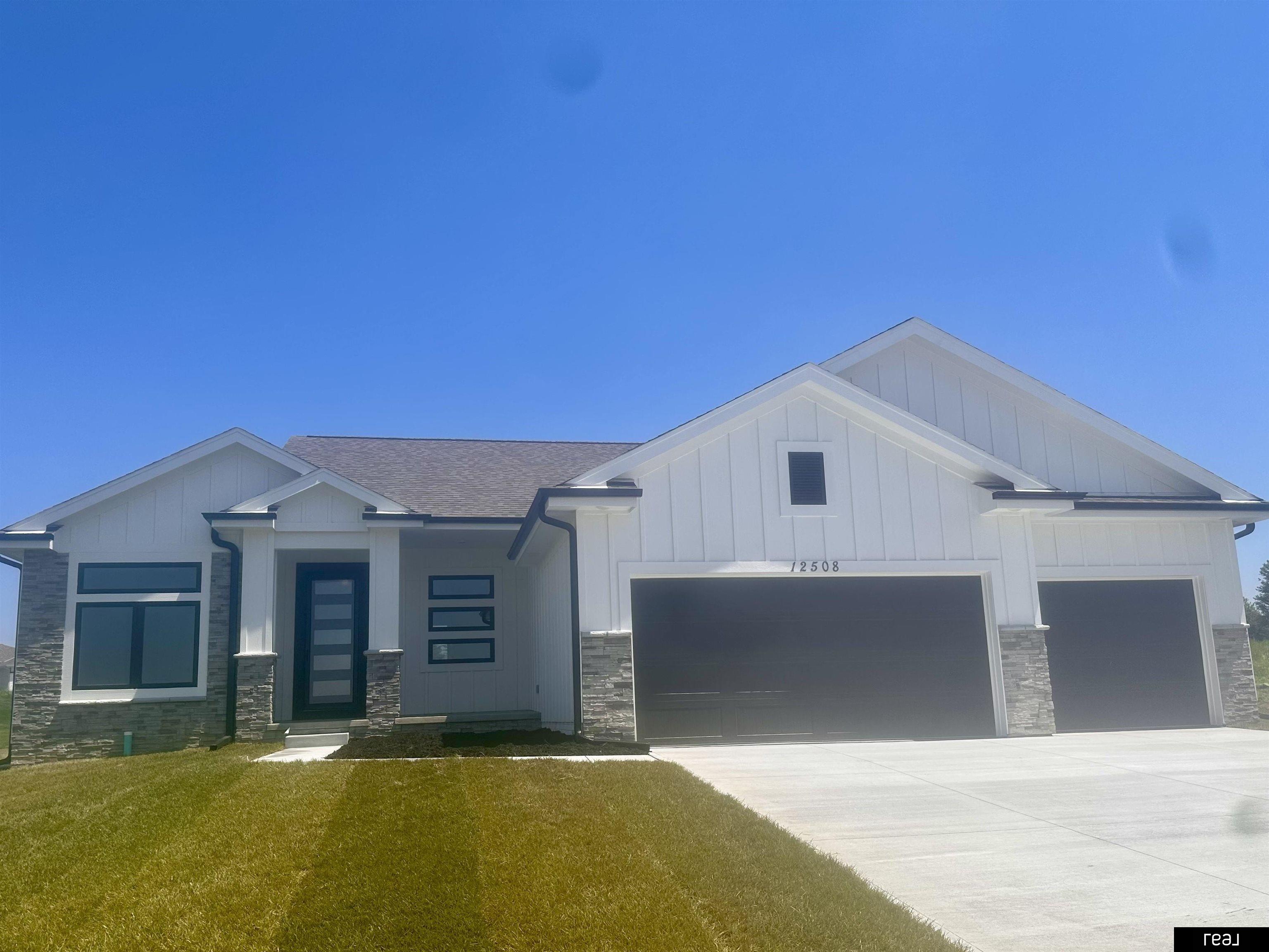 Papillion, Nebraska 68138, United States, 4 Bedrooms Bedrooms, ,3 BathroomsBathrooms,Residential,Active,88787