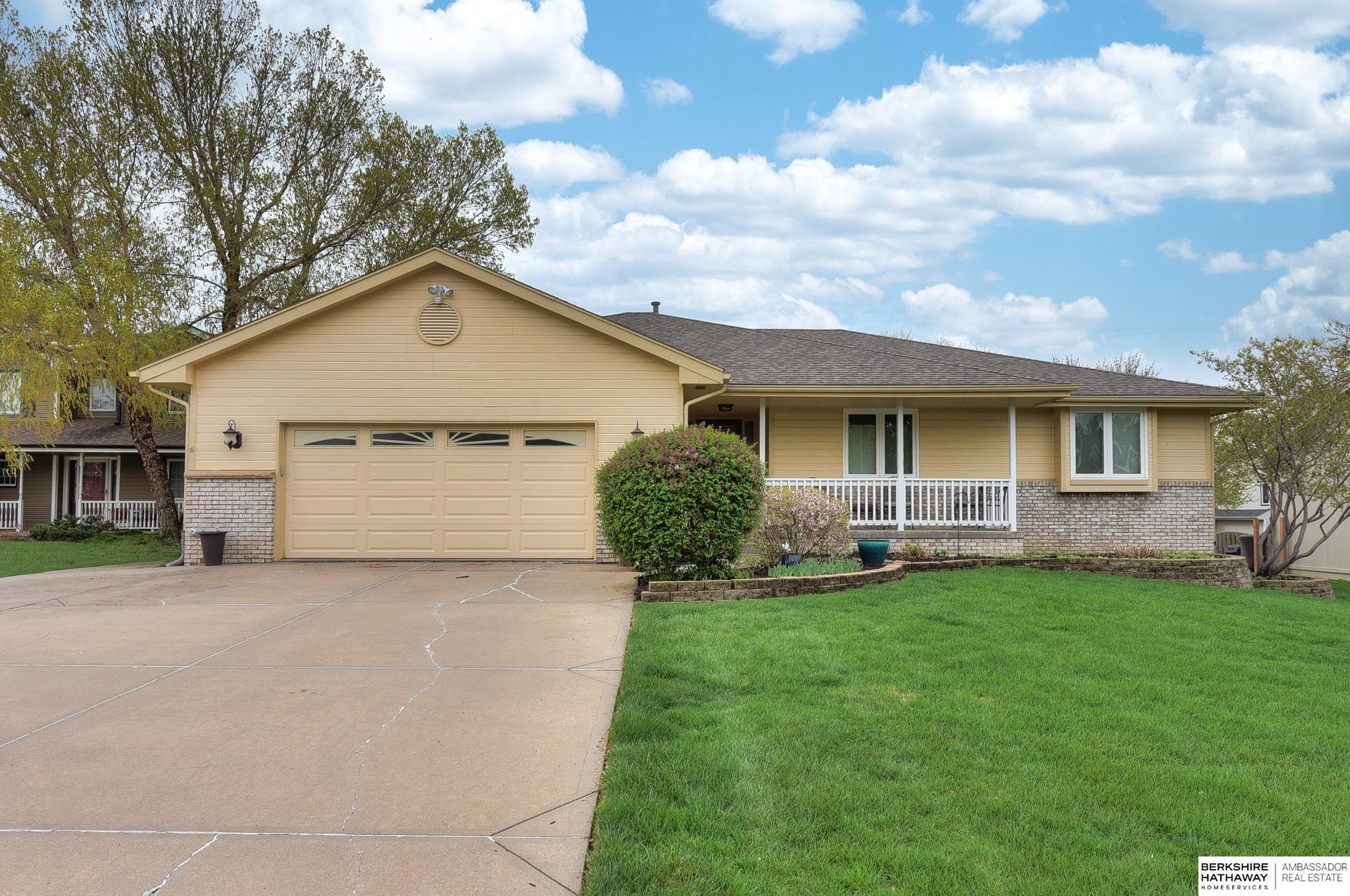 Omaha, Nebraska 68135, United States, 3 Bedrooms Bedrooms, ,3 BathroomsBathrooms,Residential,Active,116504