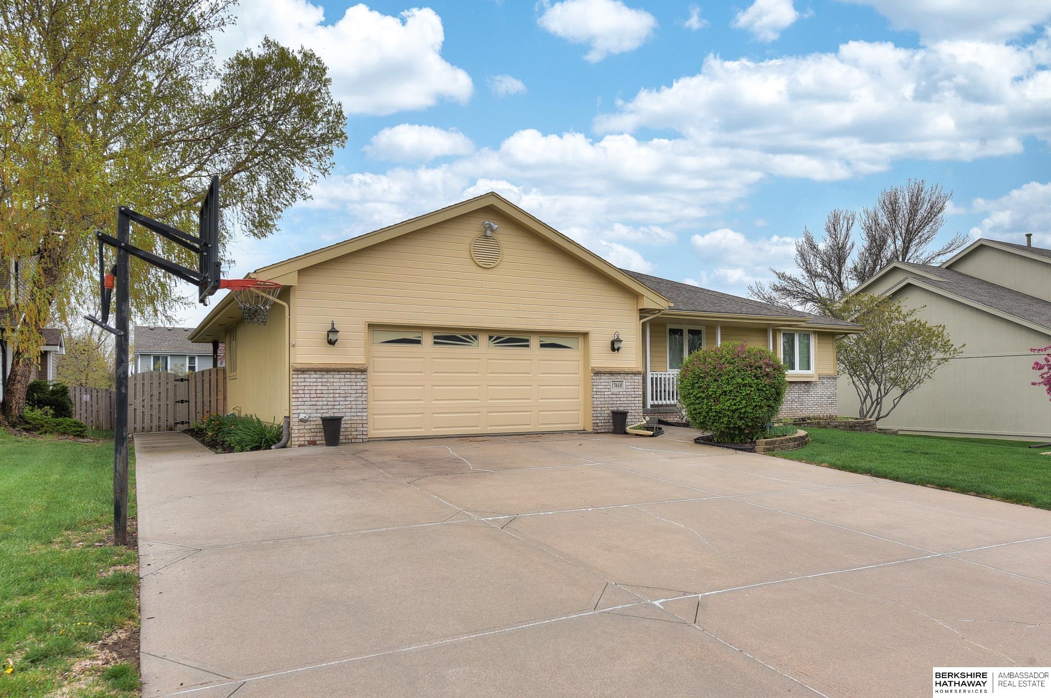 Omaha, Nebraska 68135, United States, 3 Bedrooms Bedrooms, ,3 BathroomsBathrooms,Residential,Active,116504