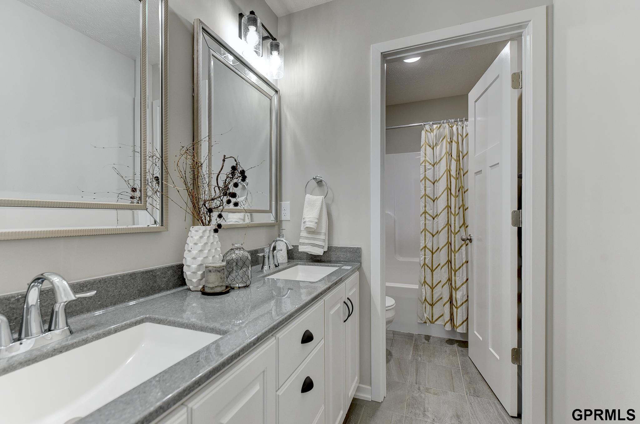 Papillion, Nebraska 68133, United States, 4 Bedrooms Bedrooms, ,4 BathroomsBathrooms,Residential,Active,19908