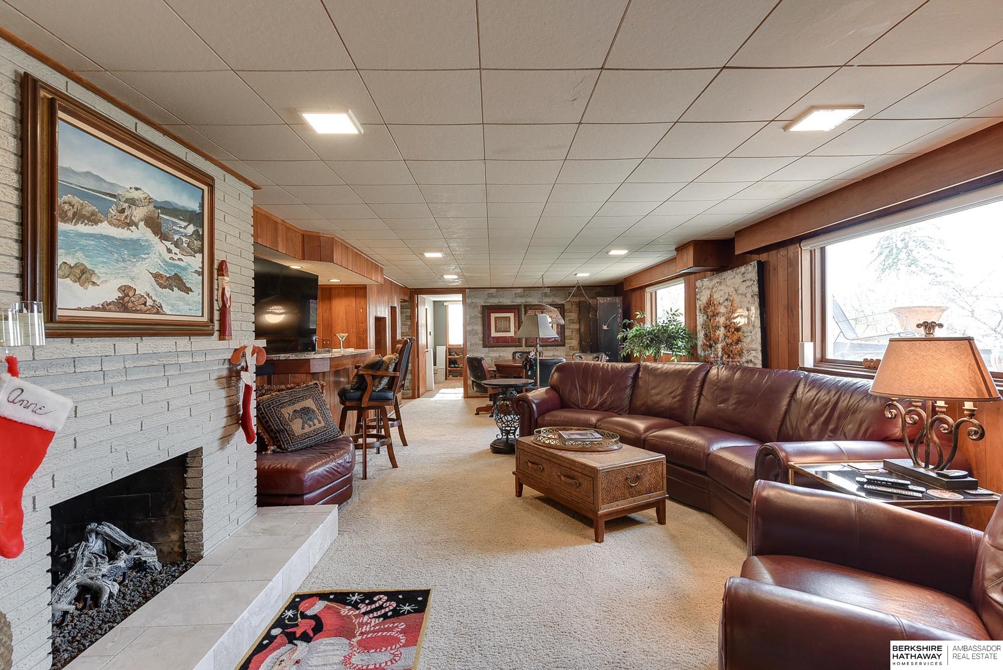 Omaha, Nebraska 68114, United States, 5 Bedrooms Bedrooms, ,3 BathroomsBathrooms,Residential,Pending,11976