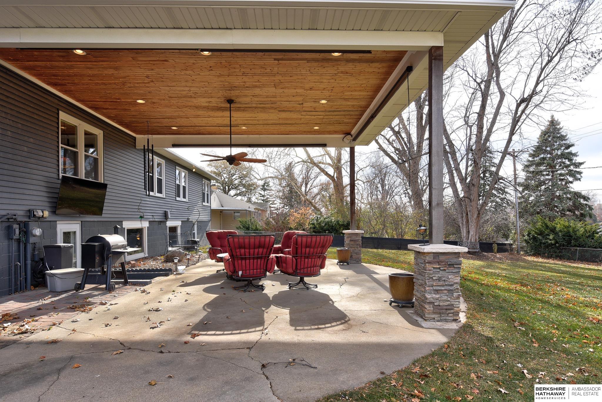 Omaha, Nebraska 68114, United States, 5 Bedrooms Bedrooms, ,3 BathroomsBathrooms,Residential,Pending,11976