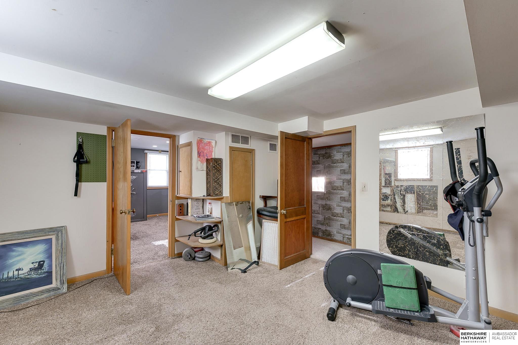 Omaha, Nebraska 68114, United States, 5 Bedrooms Bedrooms, ,3 BathroomsBathrooms,Residential,Pending,11976