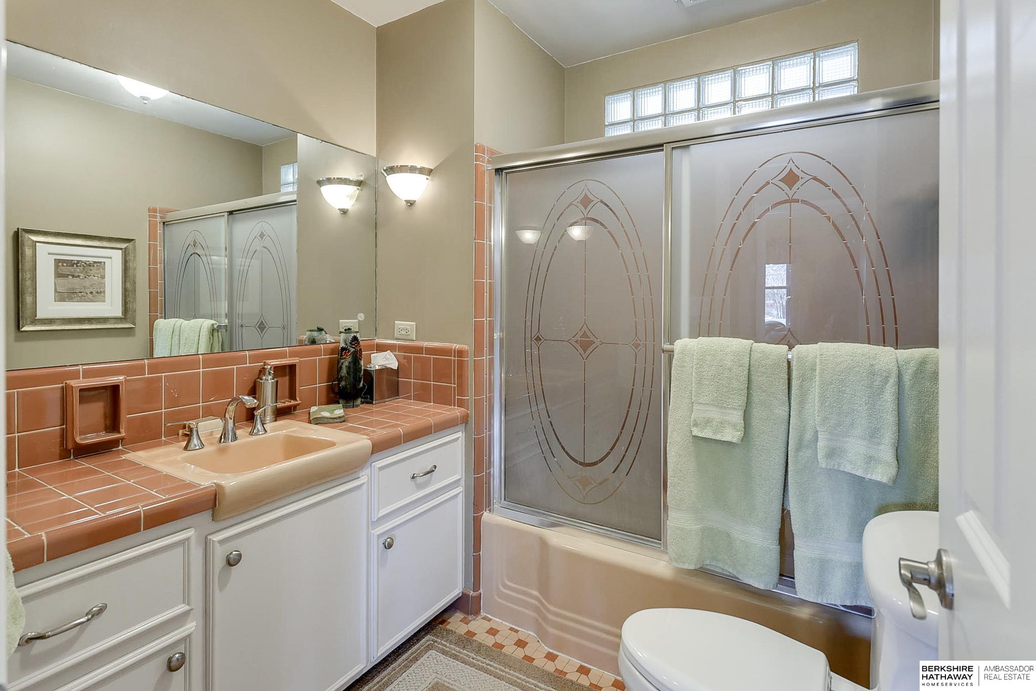 Omaha, Nebraska 68114, United States, 5 Bedrooms Bedrooms, ,3 BathroomsBathrooms,Residential,Pending,11976