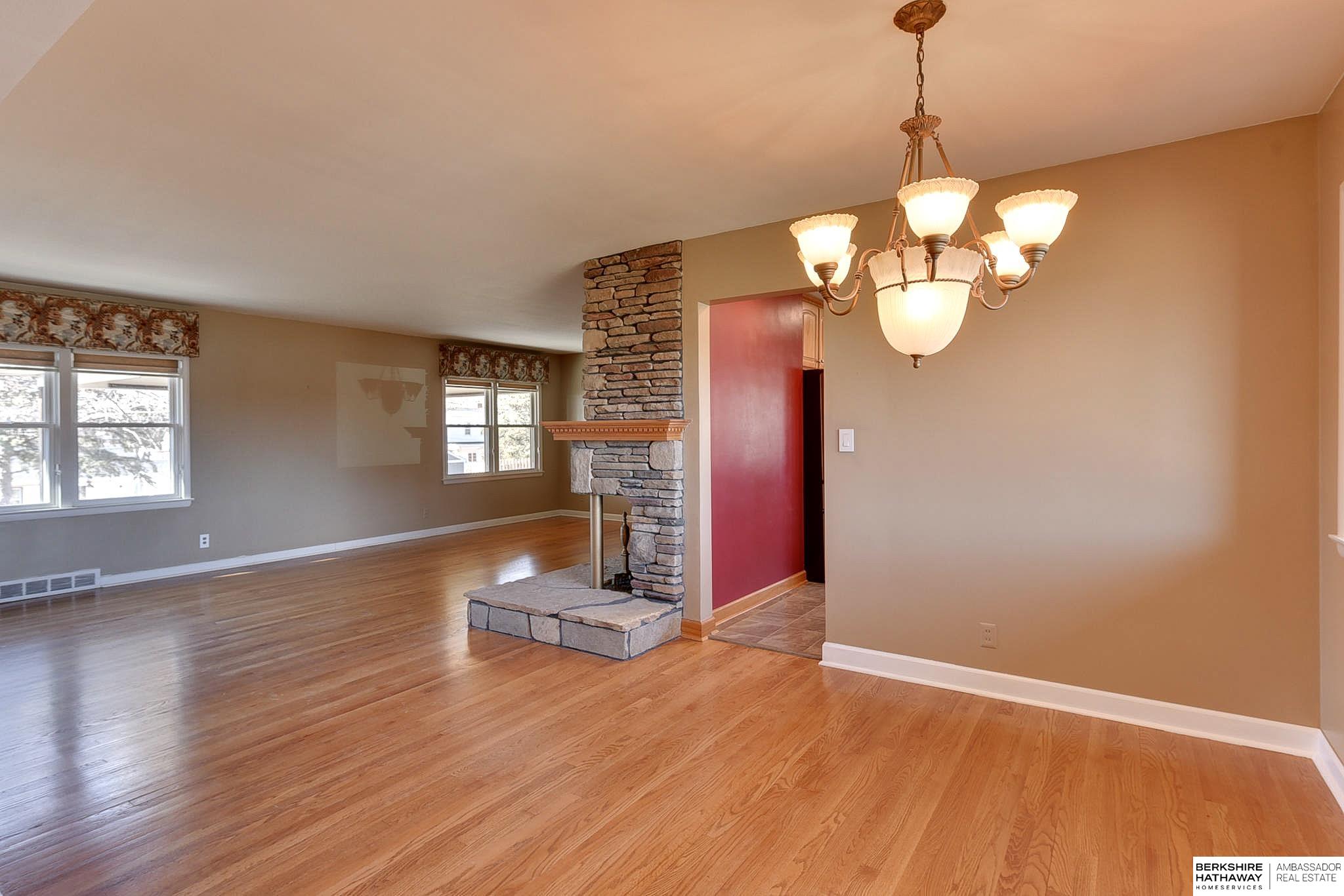 Omaha, Nebraska 68114, United States, 5 Bedrooms Bedrooms, ,3 BathroomsBathrooms,Residential,Pending,11976