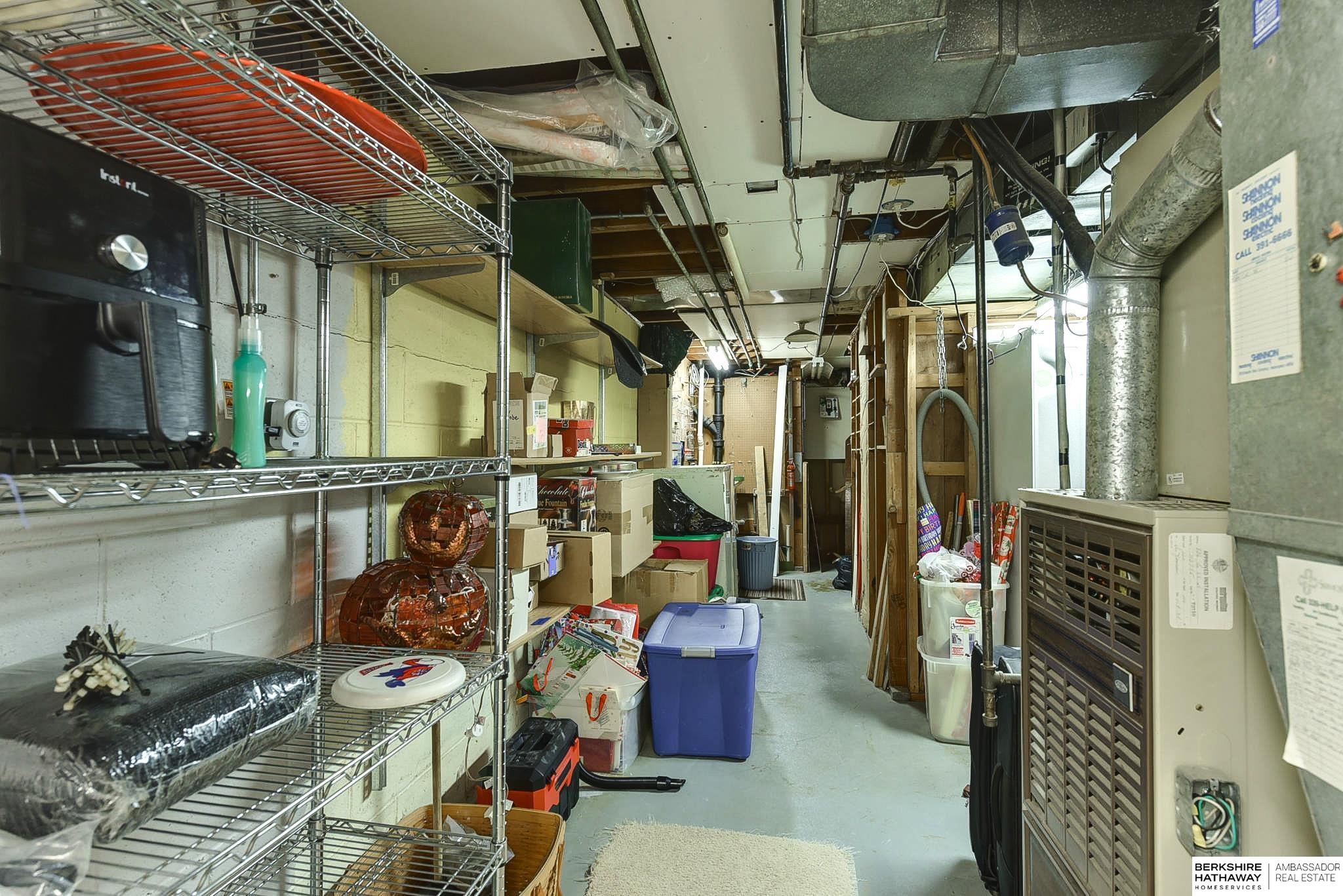 Omaha, Nebraska 68114, United States, 5 Bedrooms Bedrooms, ,3 BathroomsBathrooms,Residential,Pending,11976