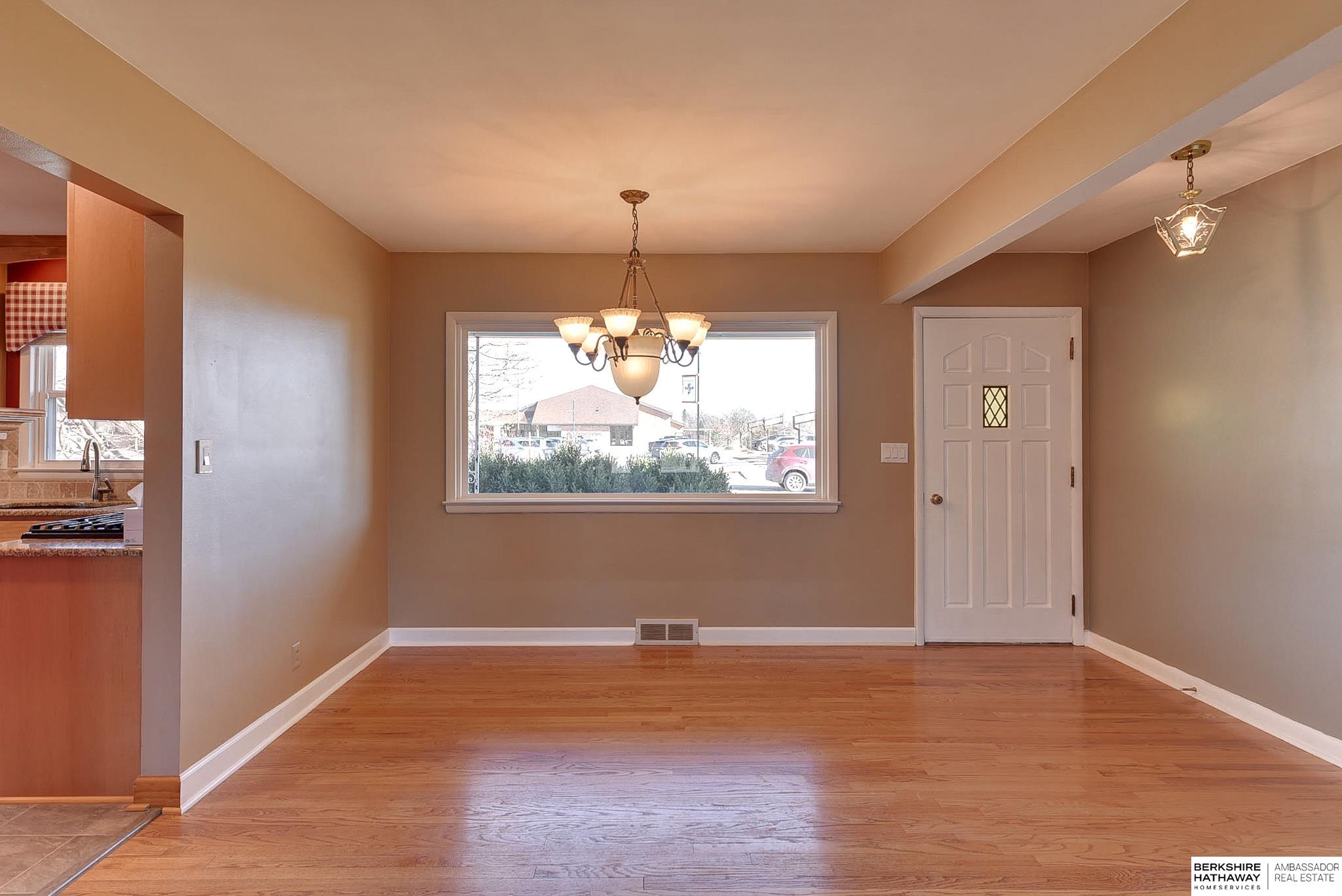 Omaha, Nebraska 68114, United States, 5 Bedrooms Bedrooms, ,3 BathroomsBathrooms,Residential,Pending,11976