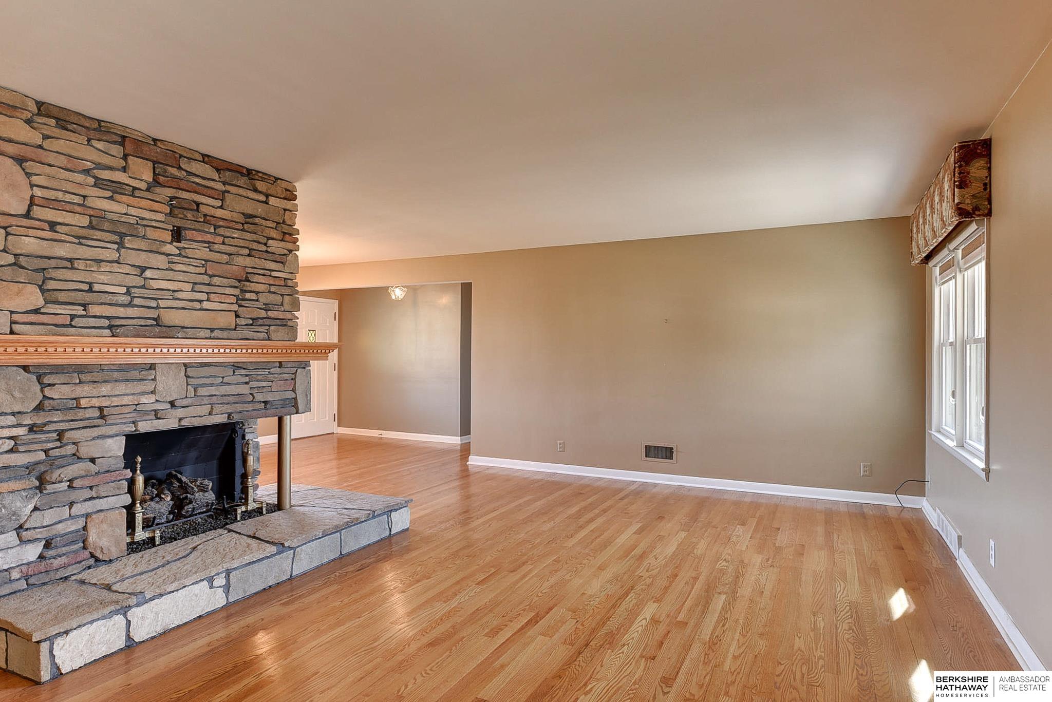 Omaha, Nebraska 68114, United States, 5 Bedrooms Bedrooms, ,3 BathroomsBathrooms,Residential,Pending,11976