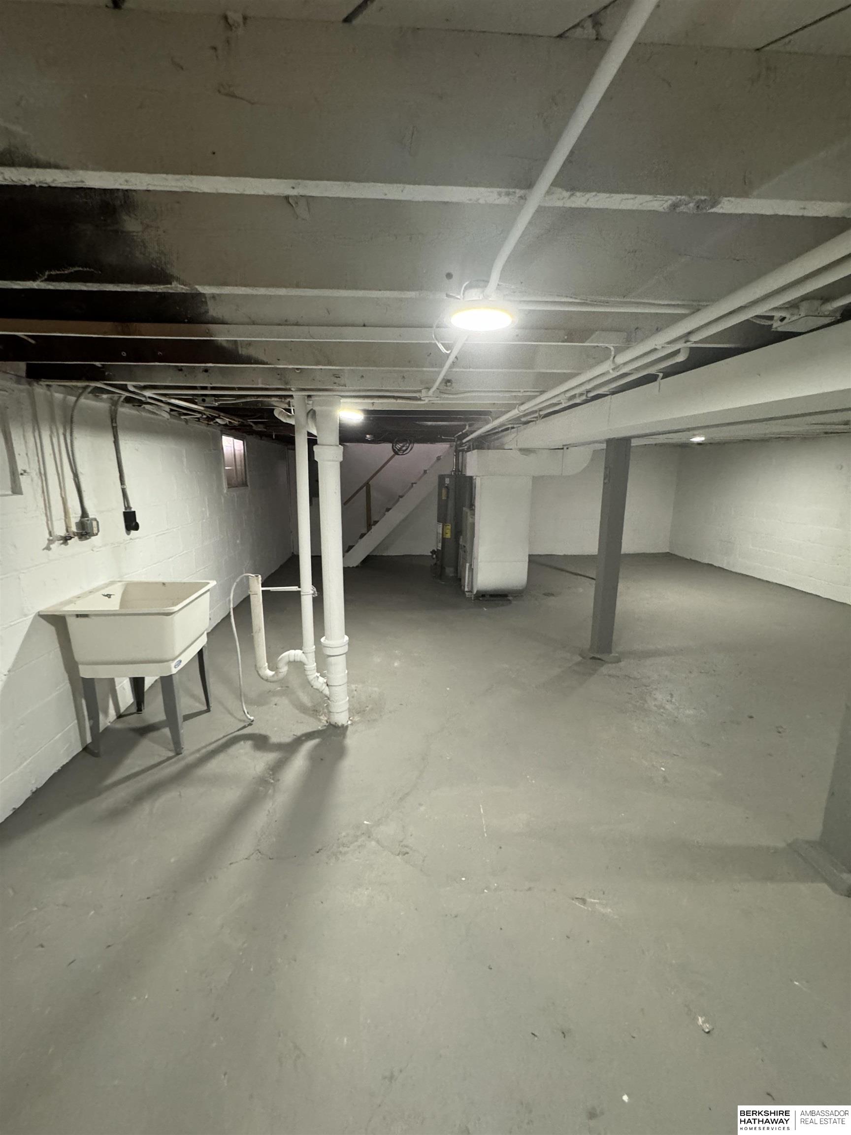 Omaha, Nebraska 68111, United States, 2 Bedrooms Bedrooms, ,1 BathroomBathrooms,Residential,Active,80018