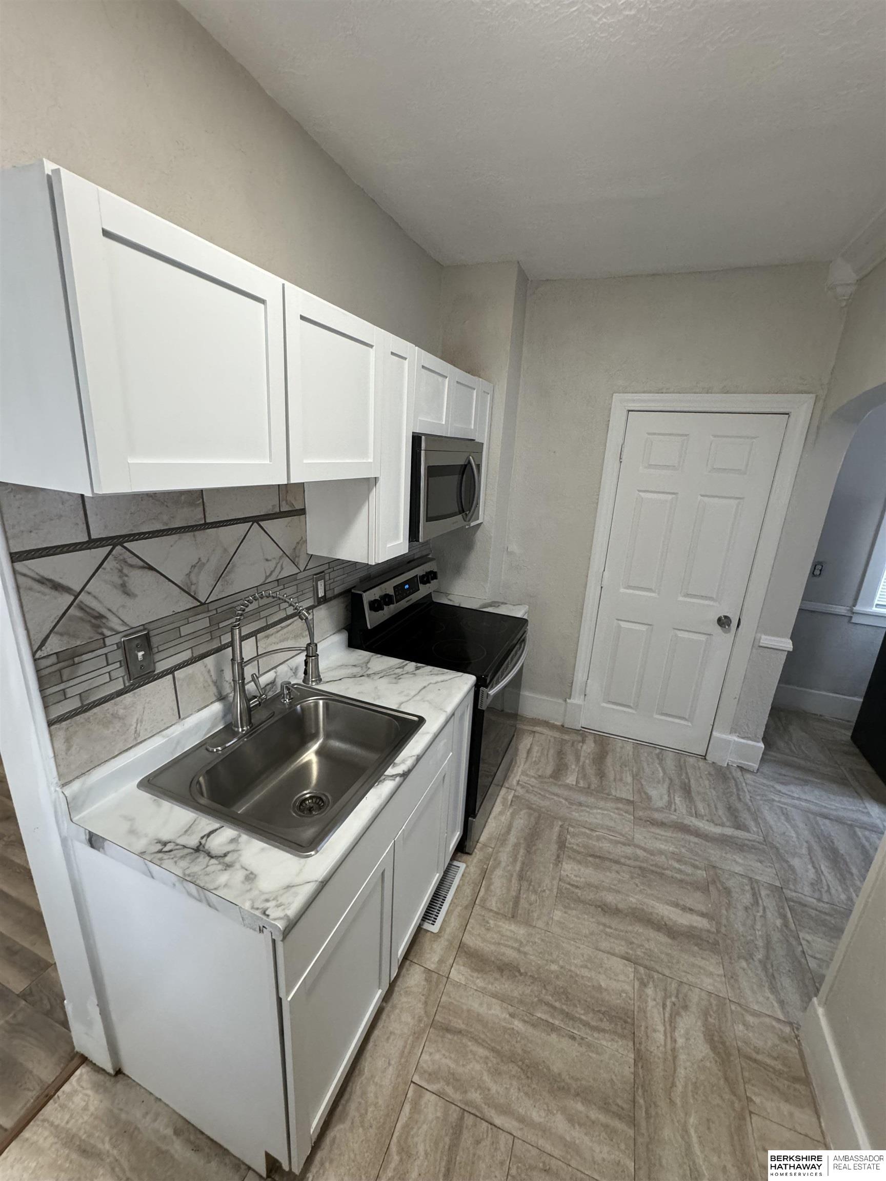 Omaha, Nebraska 68111, United States, 2 Bedrooms Bedrooms, ,1 BathroomBathrooms,Residential,Active,80018