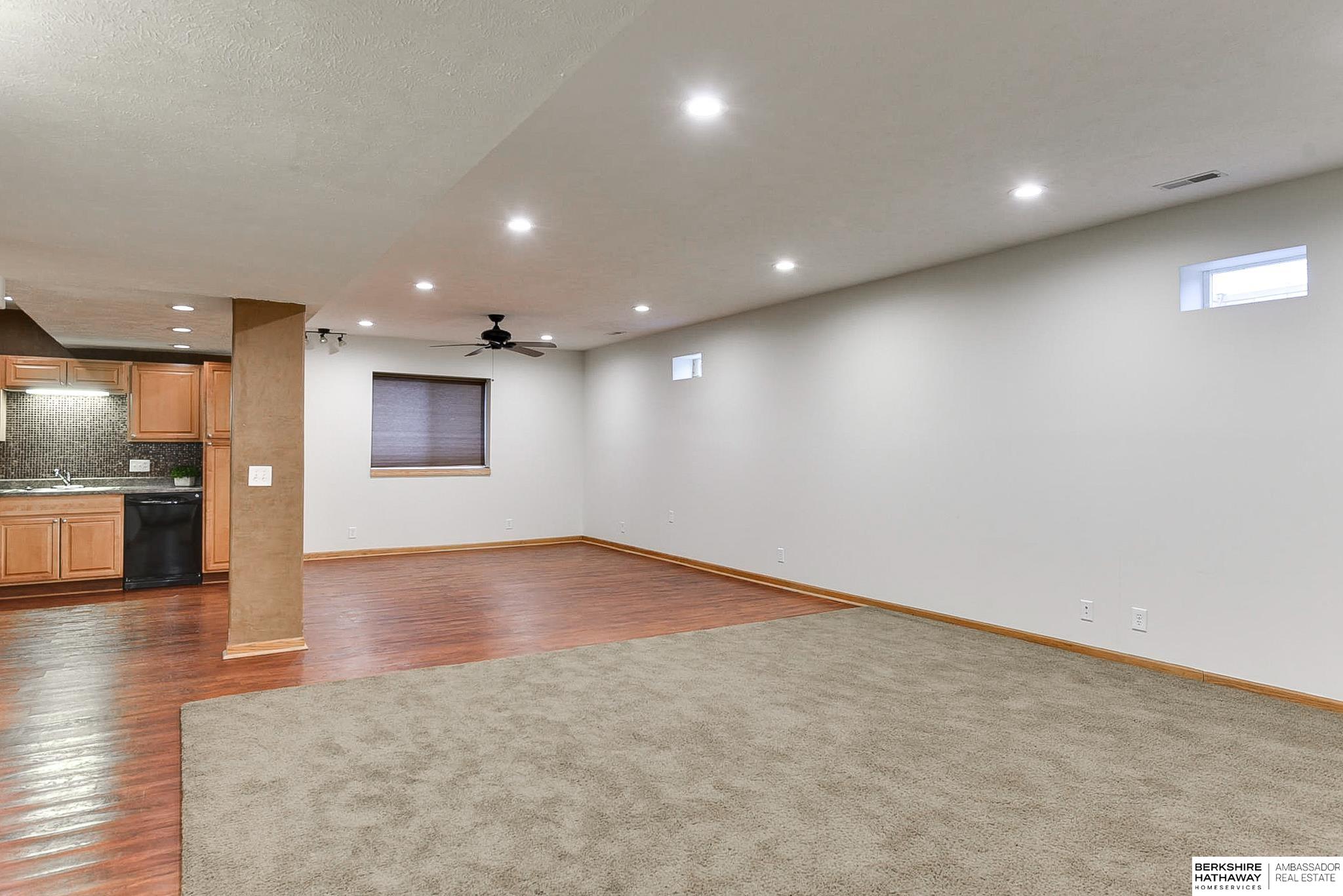 Omaha, Nebraska 68136, United States, 4 Bedrooms Bedrooms, ,3 BathroomsBathrooms,Residential,Pending,8641