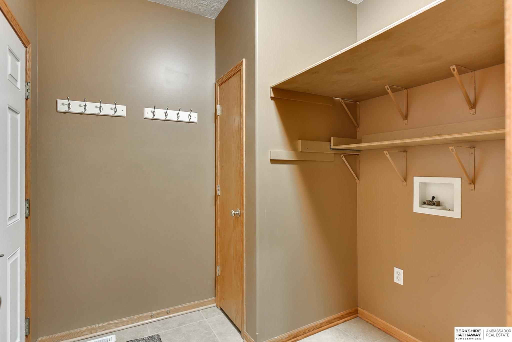 Omaha, Nebraska 68136, United States, 4 Bedrooms Bedrooms, ,3 BathroomsBathrooms,Residential,Pending,8641