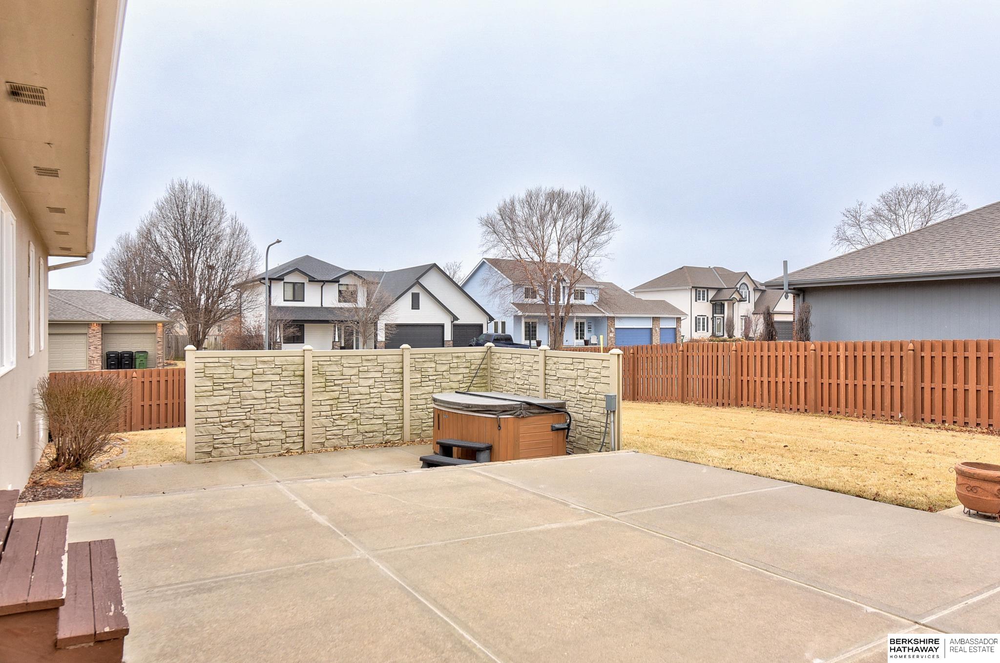 Omaha, Nebraska 68136, United States, 4 Bedrooms Bedrooms, ,3 BathroomsBathrooms,Residential,Pending,8641